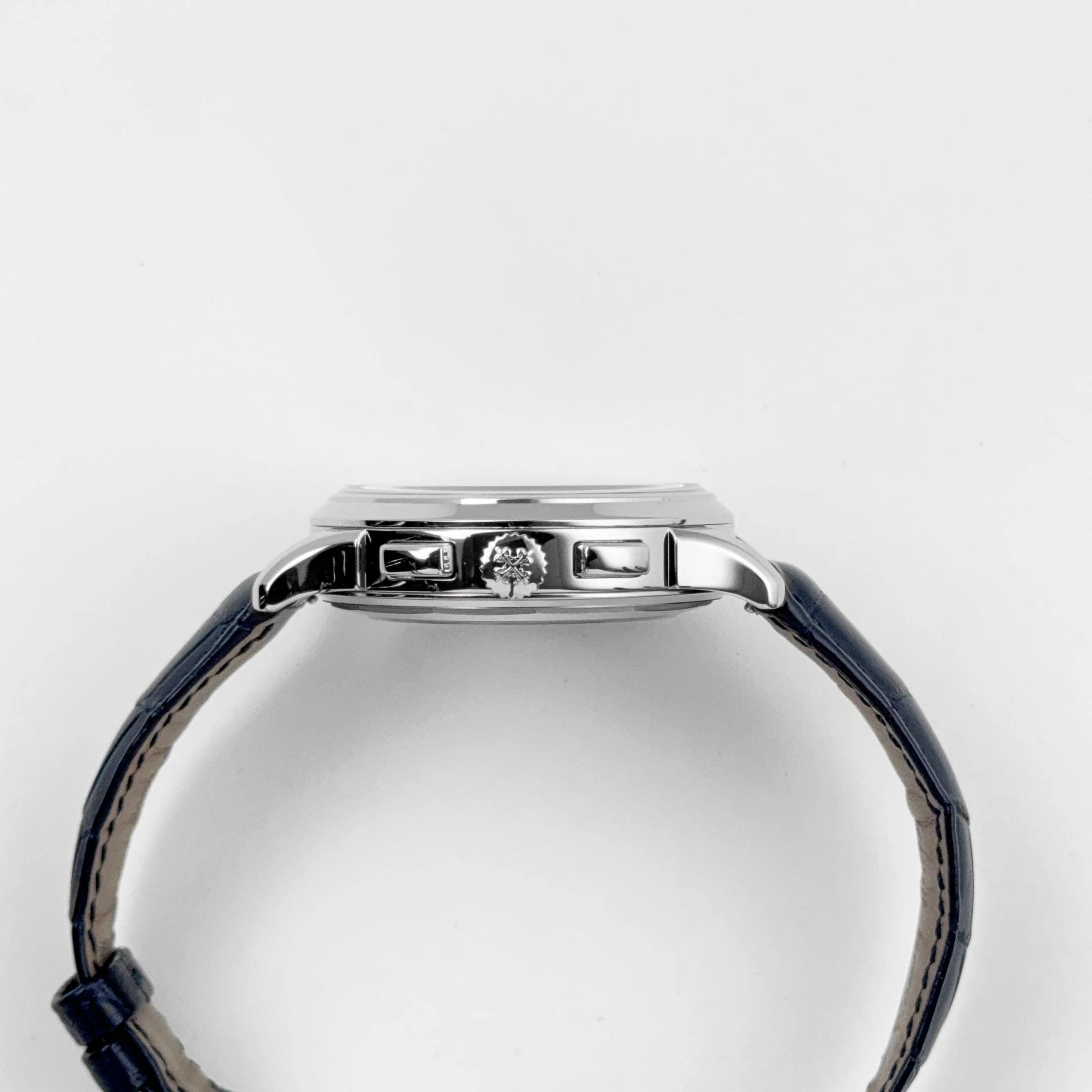 Patek Philippe Complications 5930G-010 World Time Flyback Chronograph White Gold Blue Dial (2019)