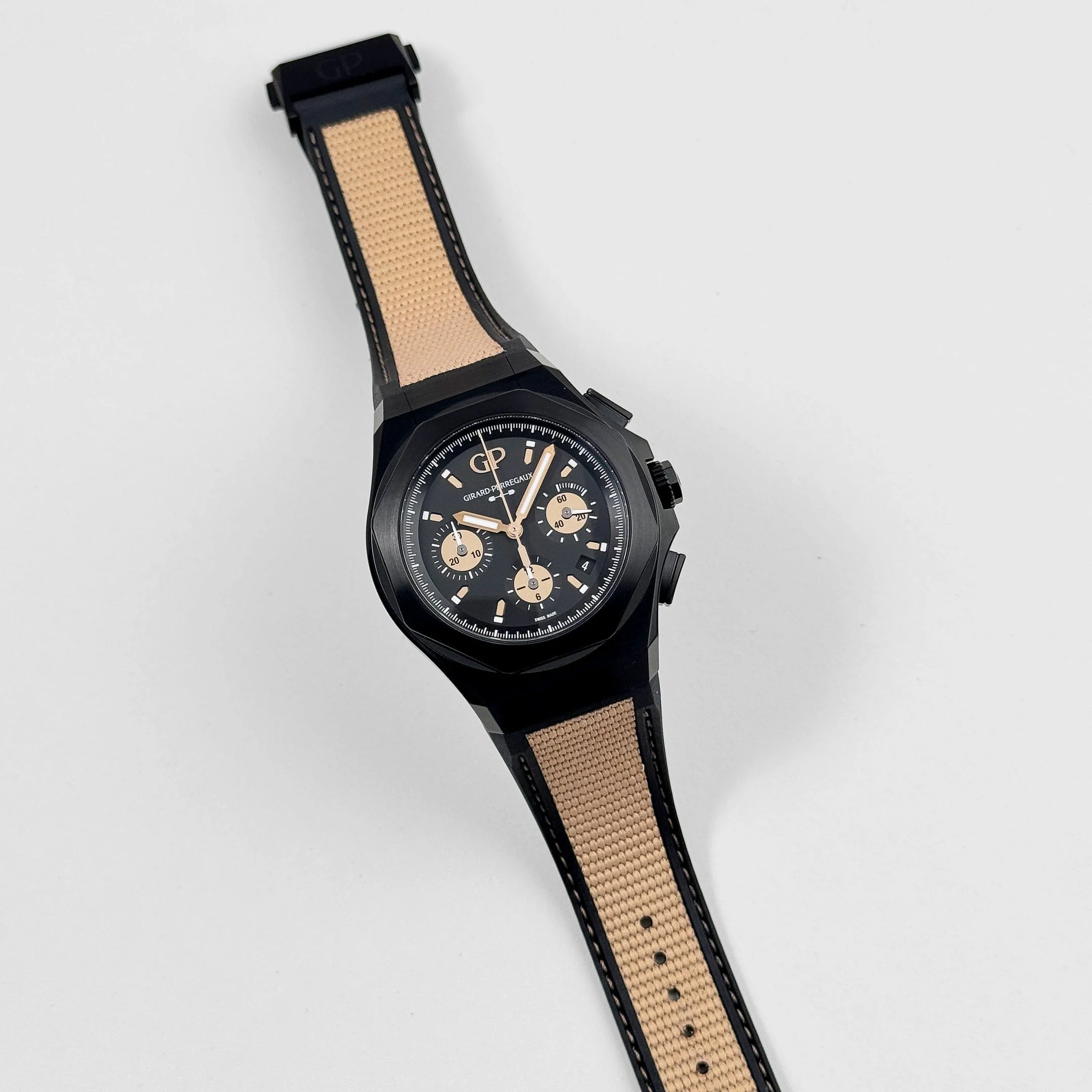 Girard Perregaux Laureato Absolute Gold Fever 81060-21-492-FH3A Titanium PVD