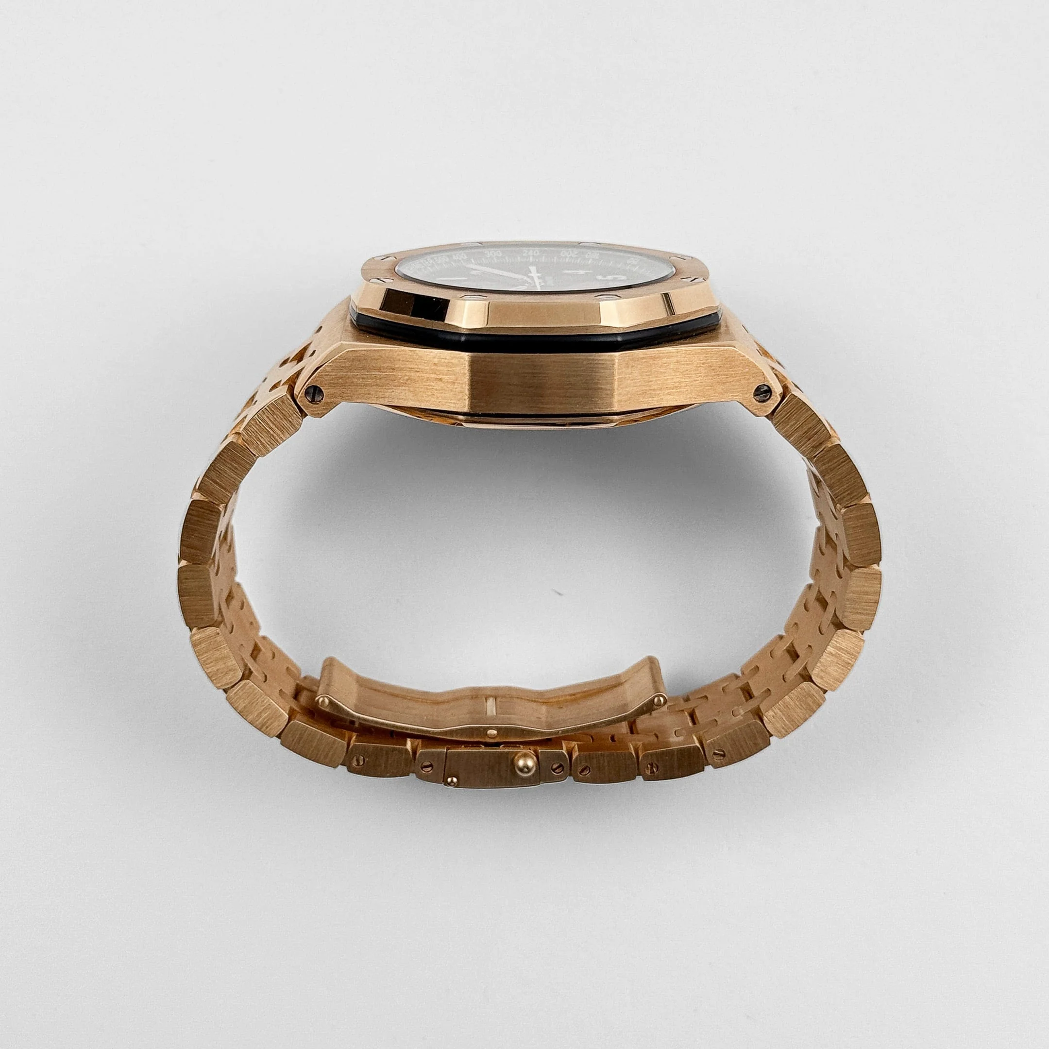 Audemars Piguet Royal Oak Offshore Chronograph 26007BA.OO.D088CR.01 ‘Arnold Schwarzenegger’ Yellow Gold Brown Dial Limited Edition of 400 (2004)