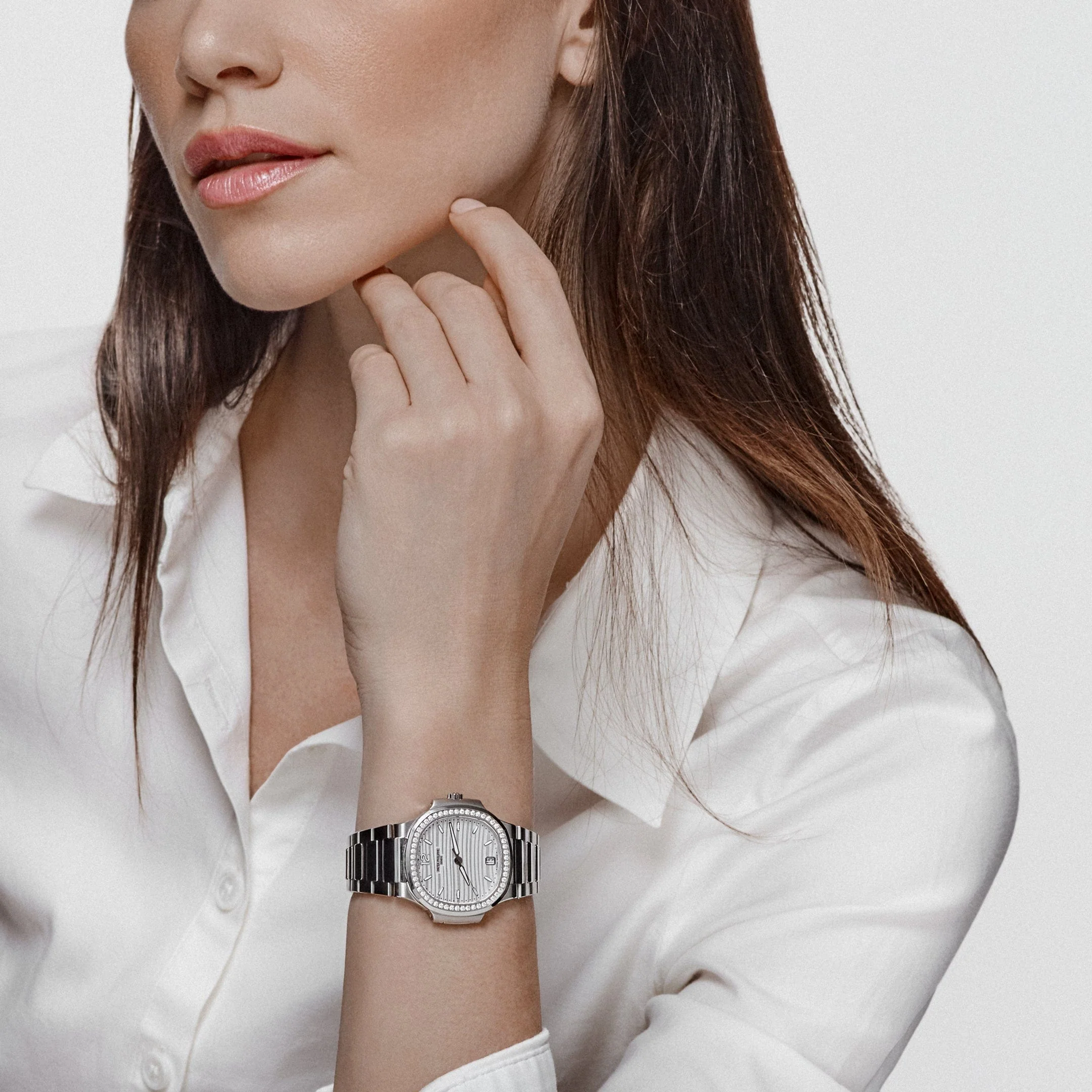 Patek Philippe Nautilus 7118/1200A-010 'Ladies' Stainless Steel Silver Dial Diamond Bezel (2022)