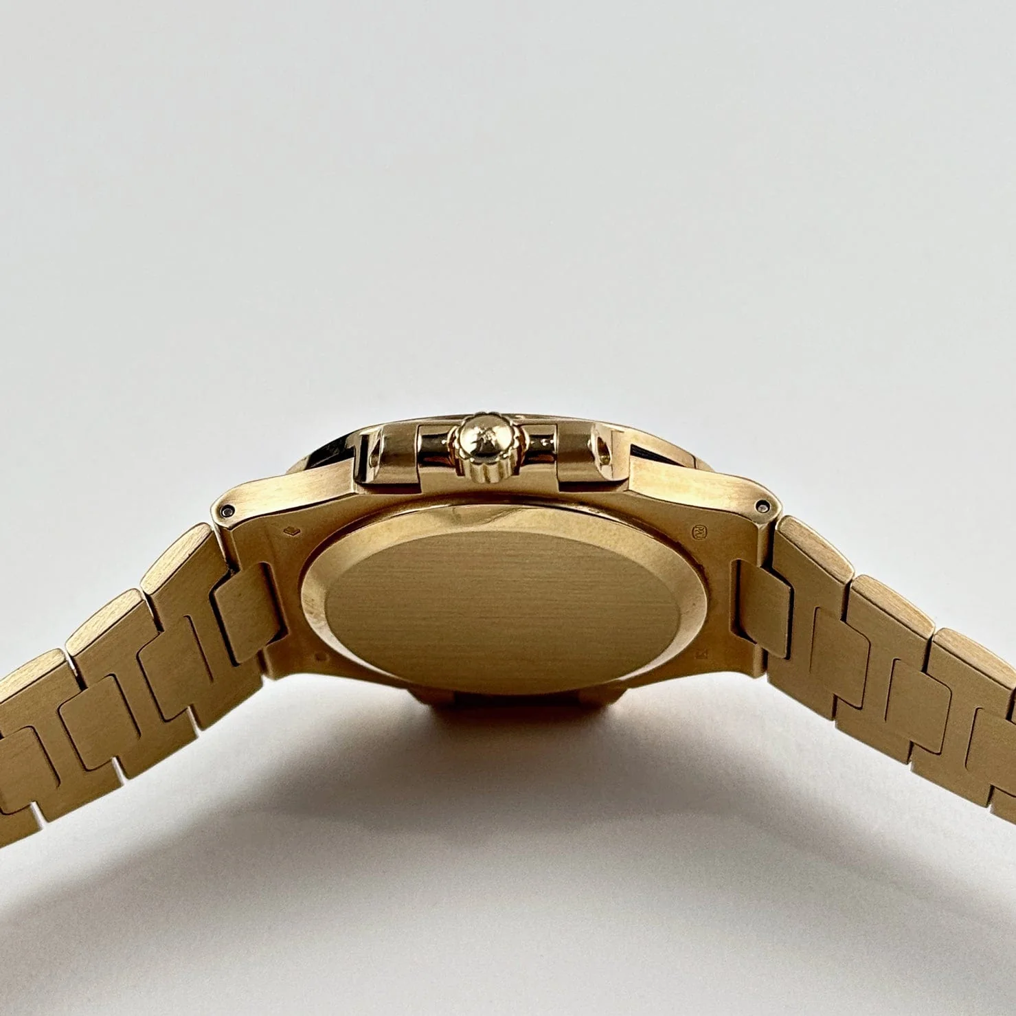 Patek Philippe Nautilus 3800/1J-001 Yellow Gold White Dial (2000)