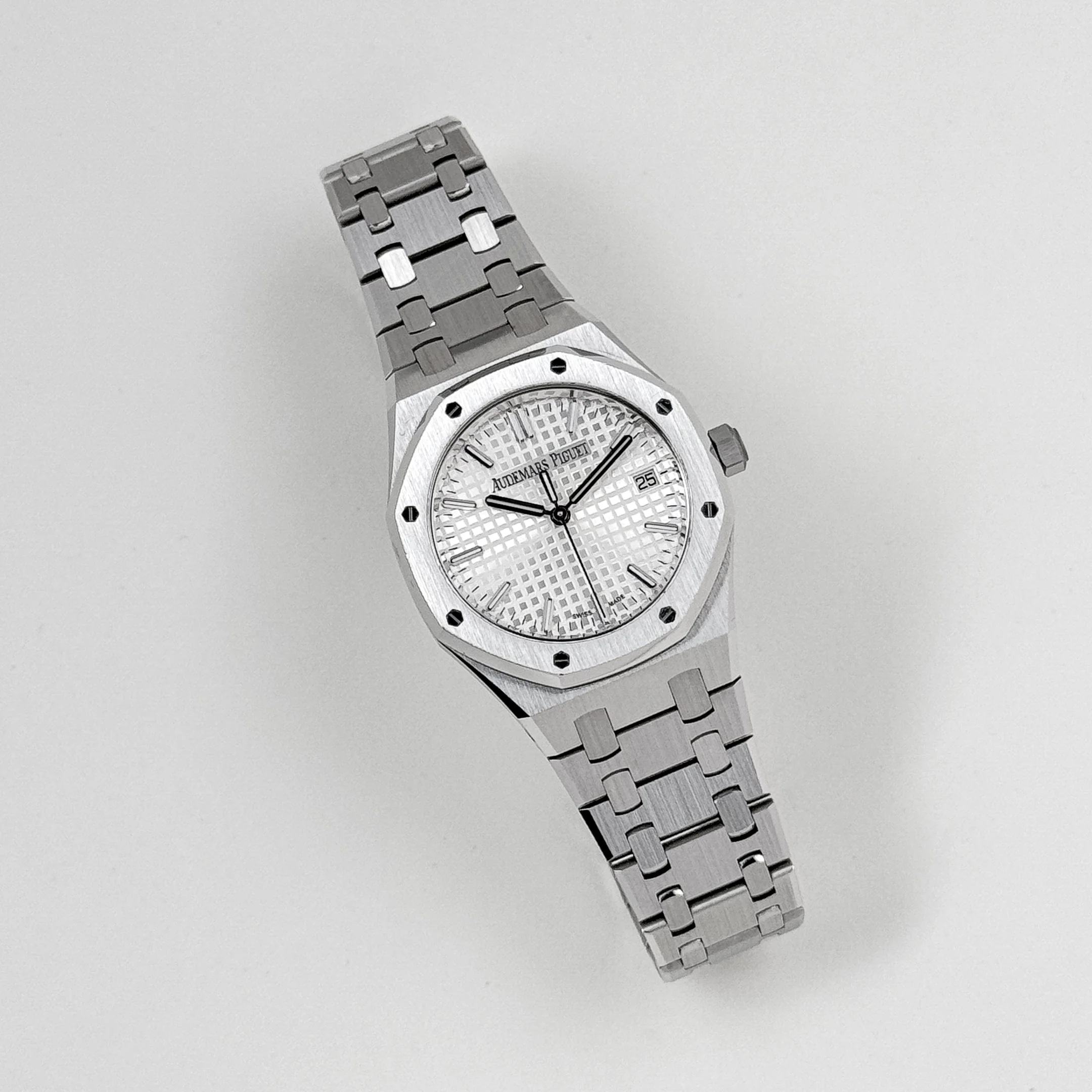 Audemars Piguet Royal Oak 77450ST.OO.1361.ST.01 ‘50th Anniversary’ Stainless Steel Silver-Toned Dial (2022)