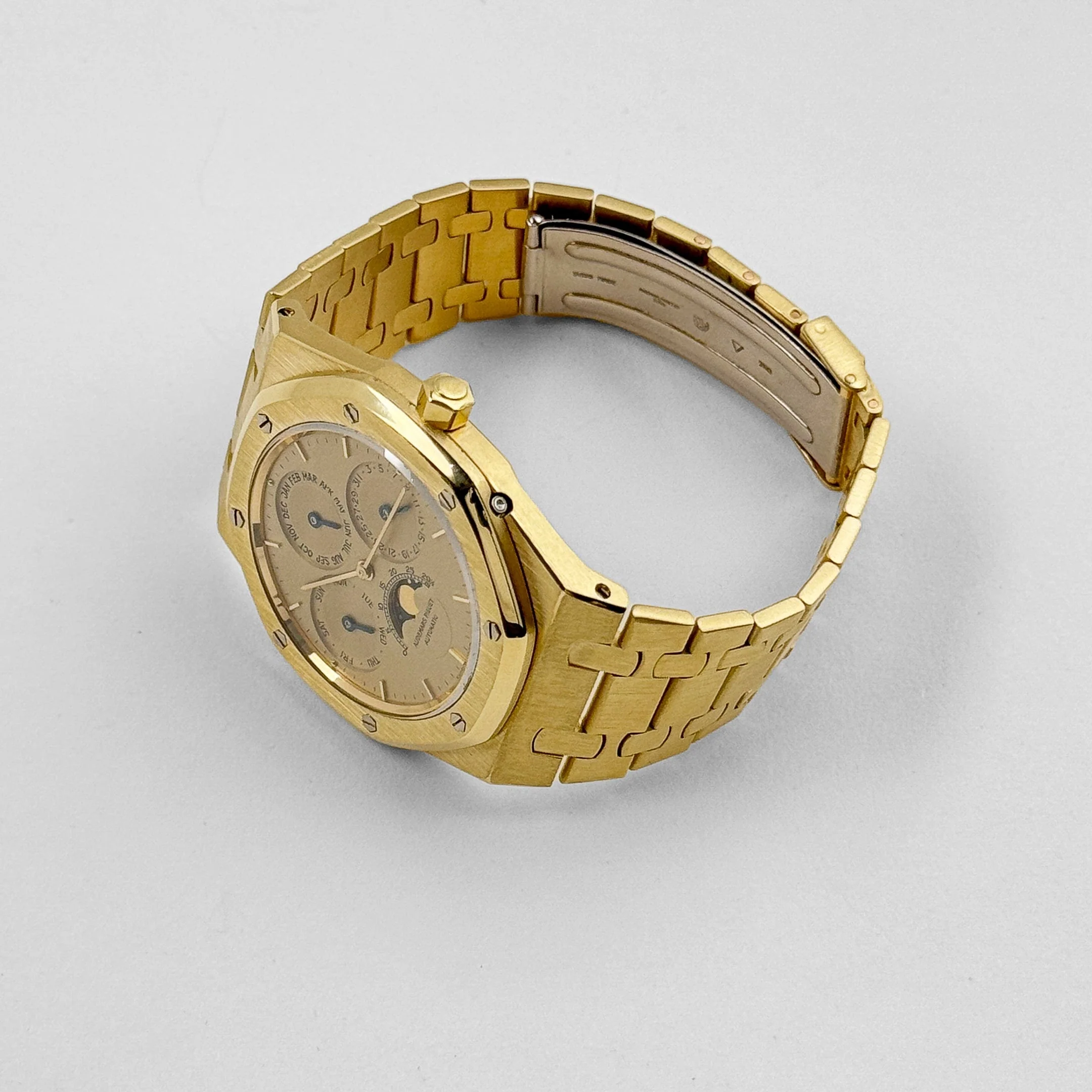 Audemars Piguet Royal Oak Perpetual Calendar 25654BA.OO.0944BA.01 Yellow Gold Gold Dial (1989)