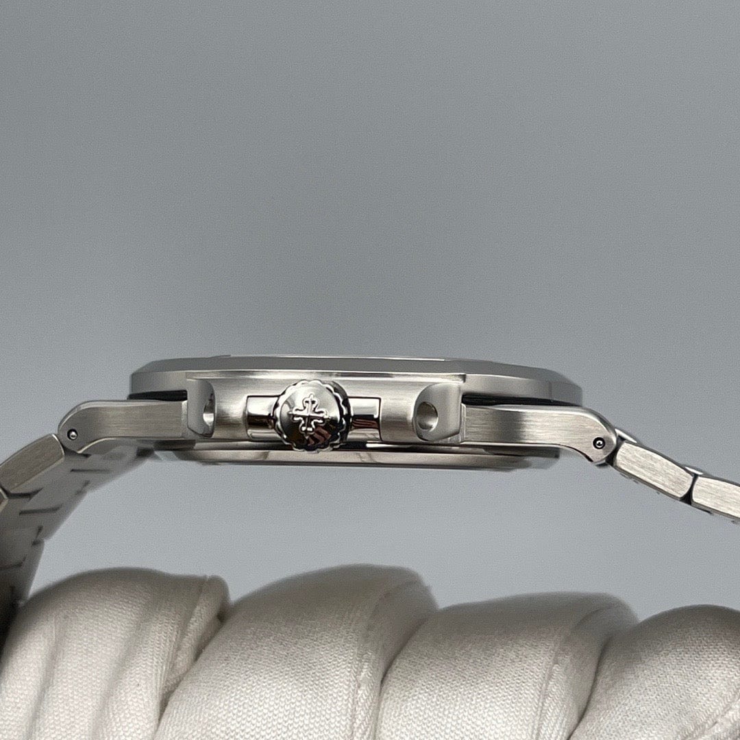 Patek Philippe Nautilus 5711/1300A Stainless Steel Green Dial Diamond Bezel