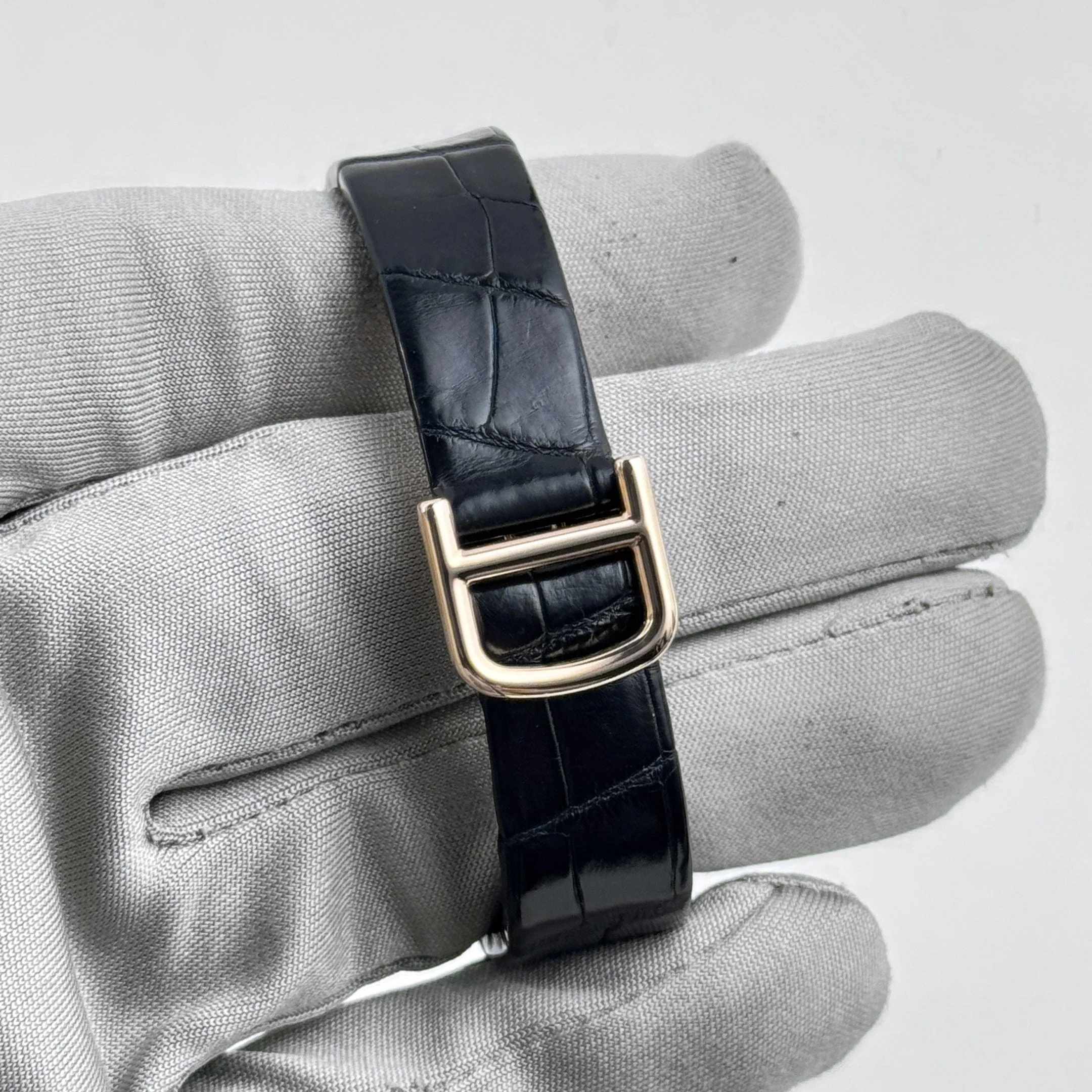 Cartier La Doña 2904 Yellow Gold Diamond Bezel Alligator