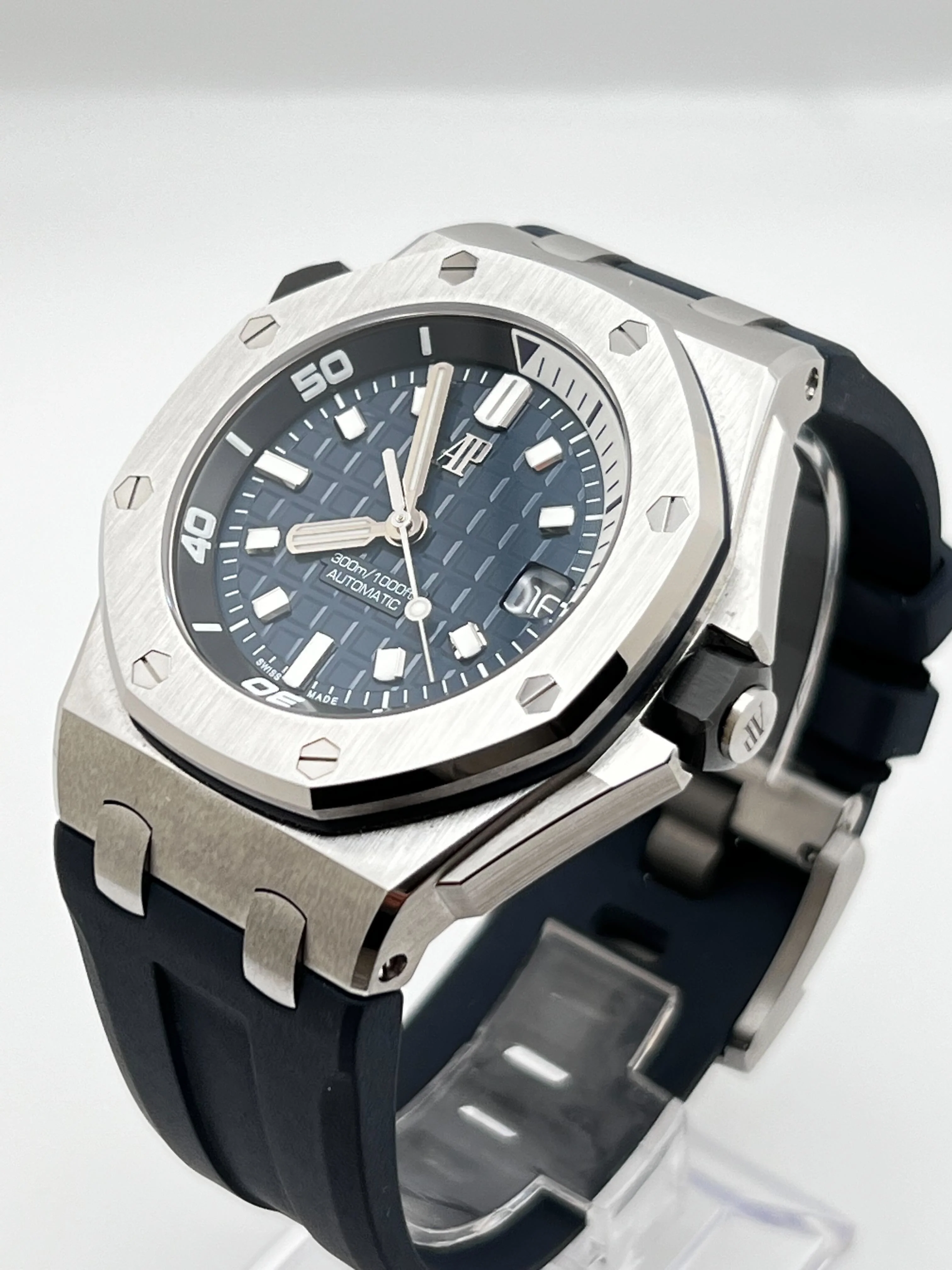 Audemars Piguet Royal Oak Offshore 15720ST.OO.A027CA.01 Diver Stainless Steel Blue Dial