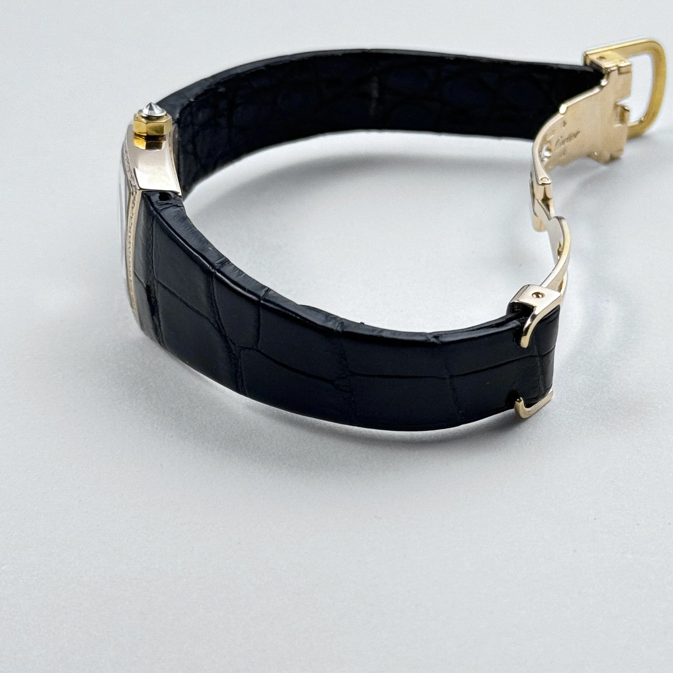 Cartier La Doña 2904 Yellow Gold Diamond Bezel Alligator