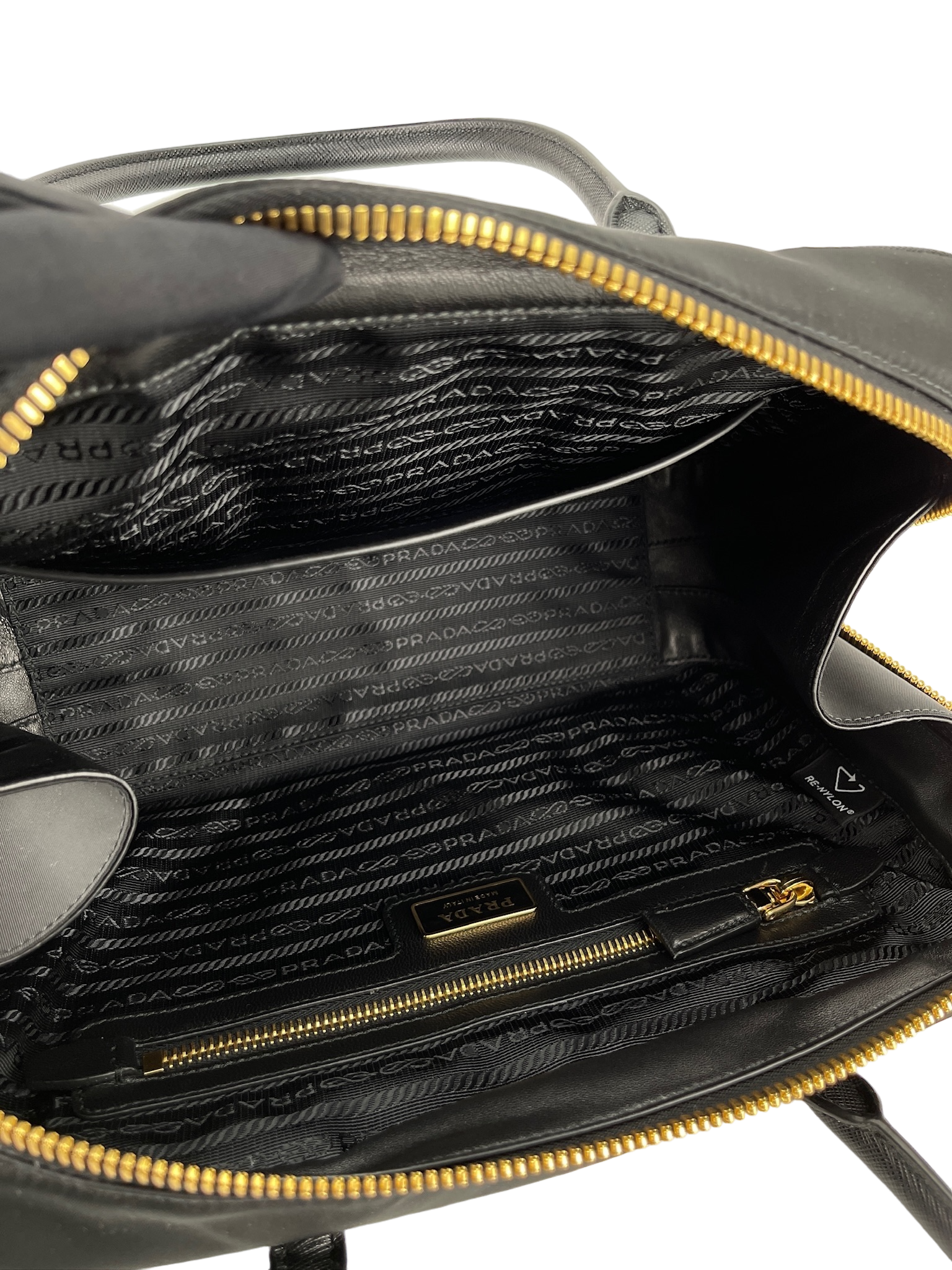 PRADA - Re-editon 1978 Medium Handbag