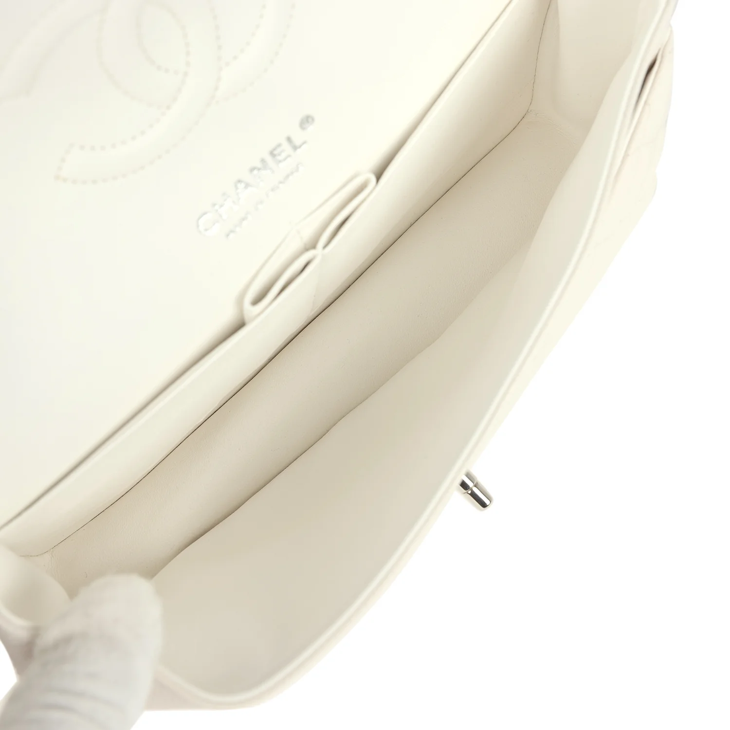 Pre-owned Chanel Medium Classic Double Flap White Shiny Caviar Silver Hardware