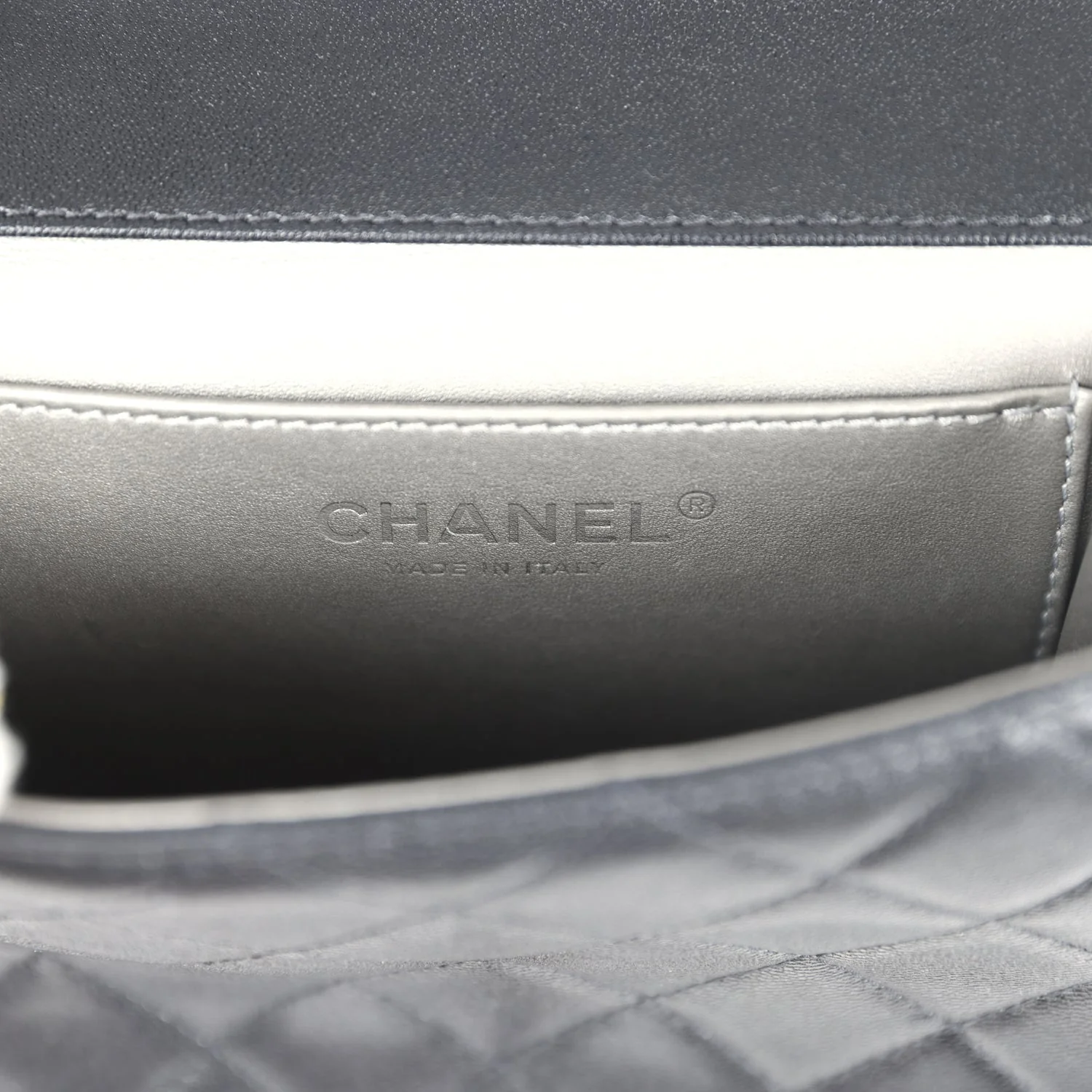 Pre-owned Chanel Chic Pearls Flap Bag Black Calfskin Aged Ruthenium Hardware