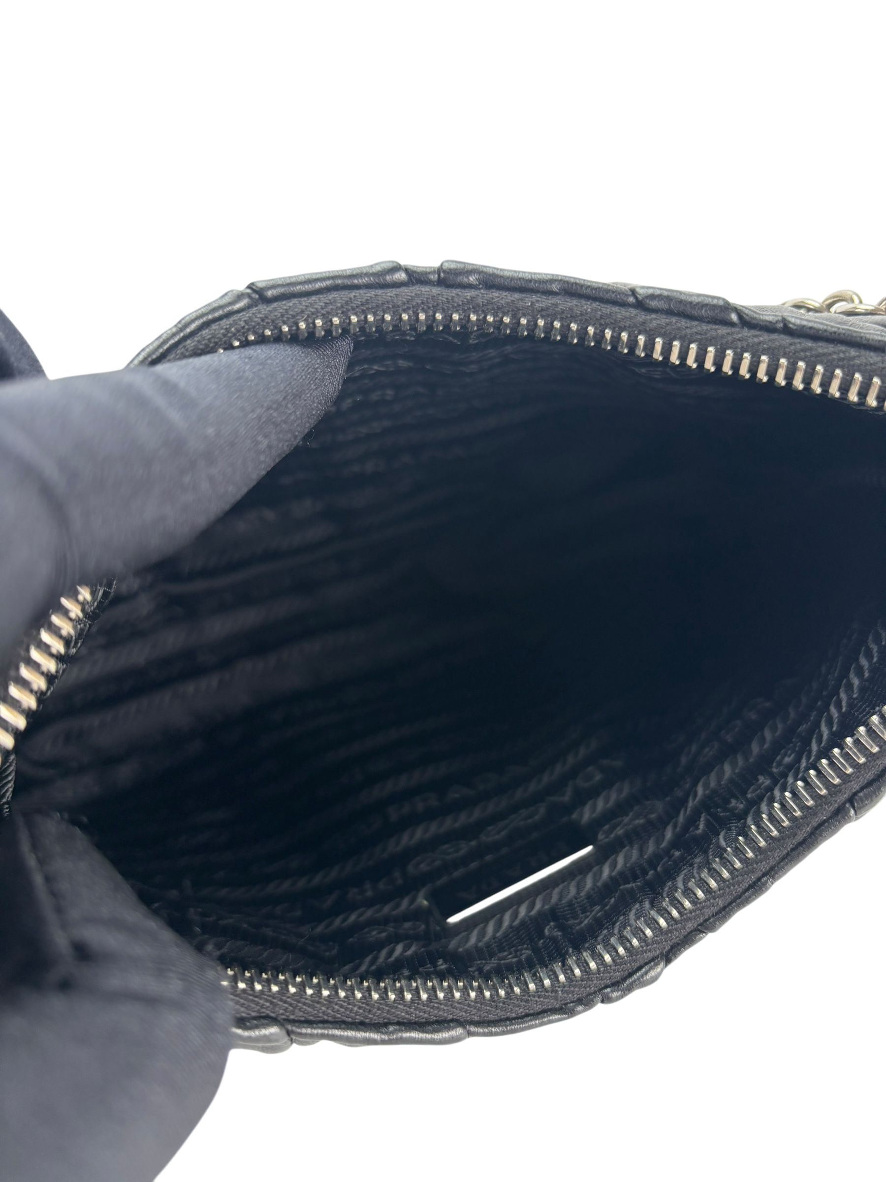 PRADA - Black Leather Re-Edition 2005 Nappa Gaufré Crossbody Bag