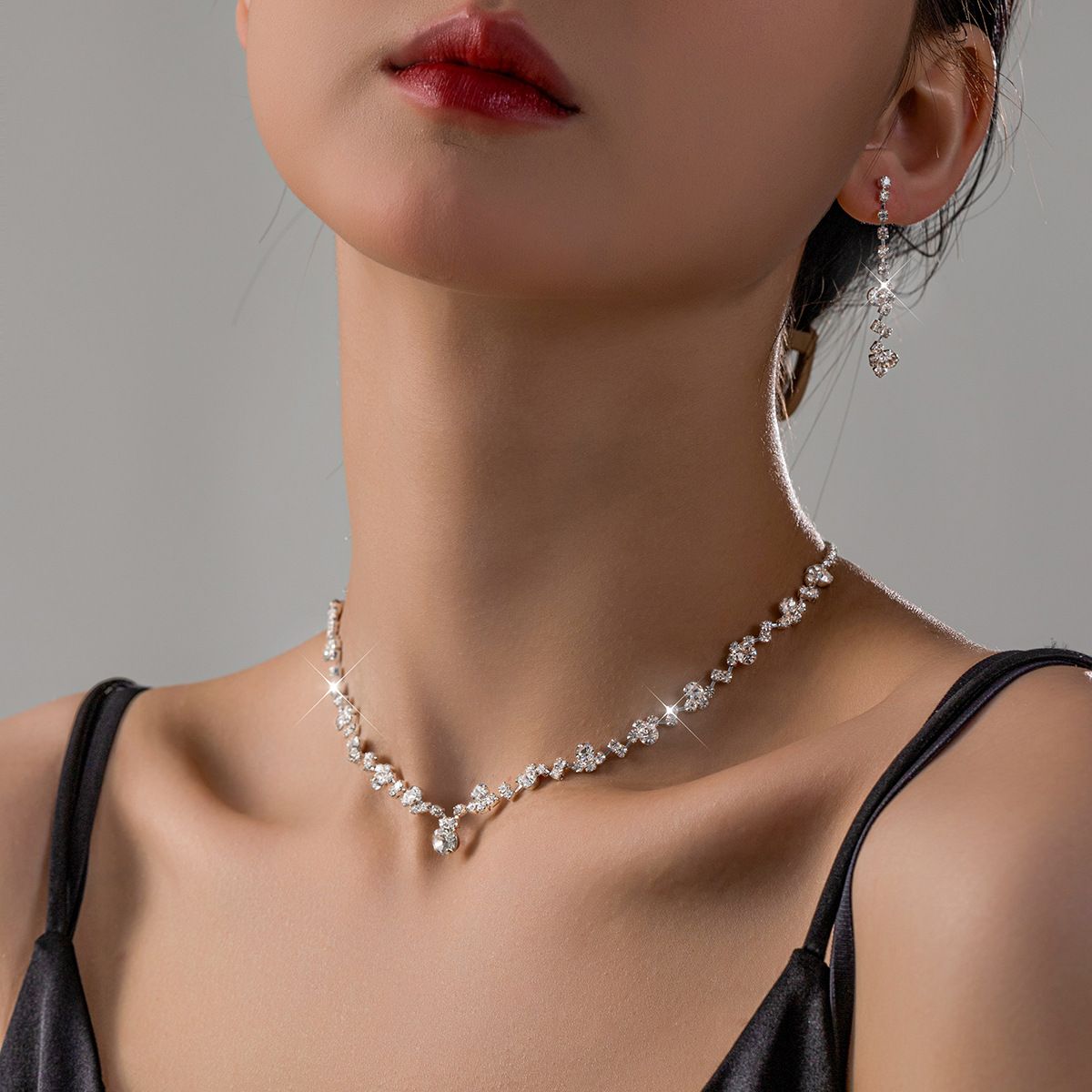 Diamond necklace True Love Forever series is a must-have for marriage.