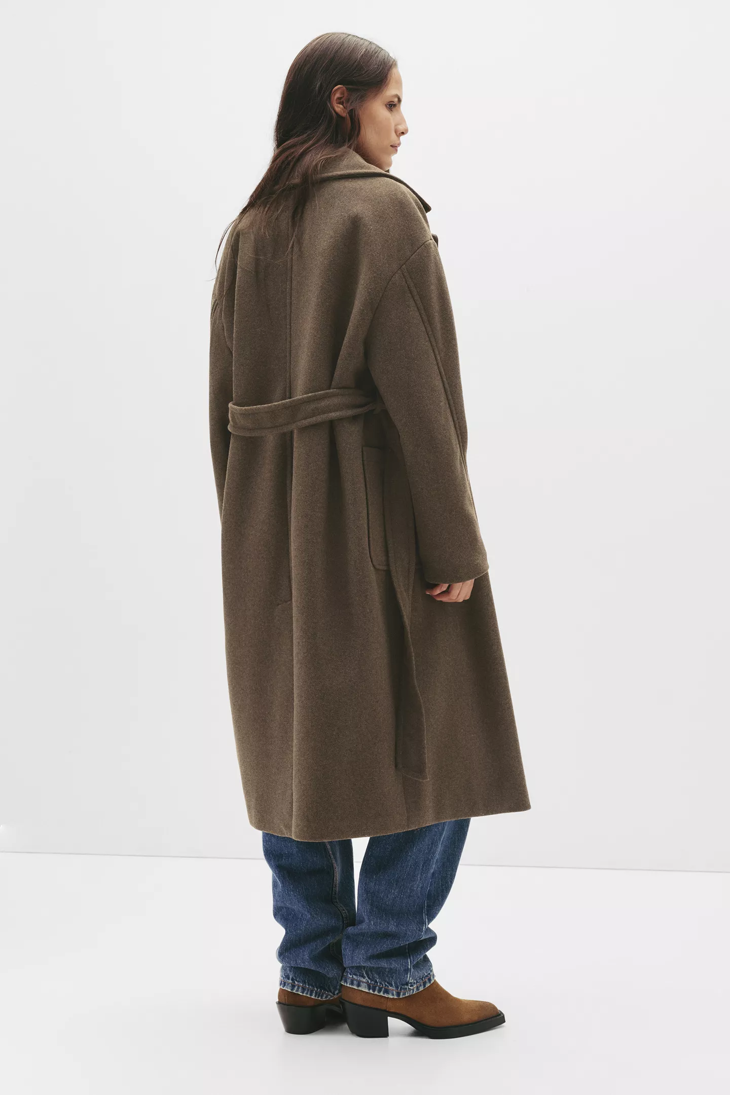 Long felt coat with belt