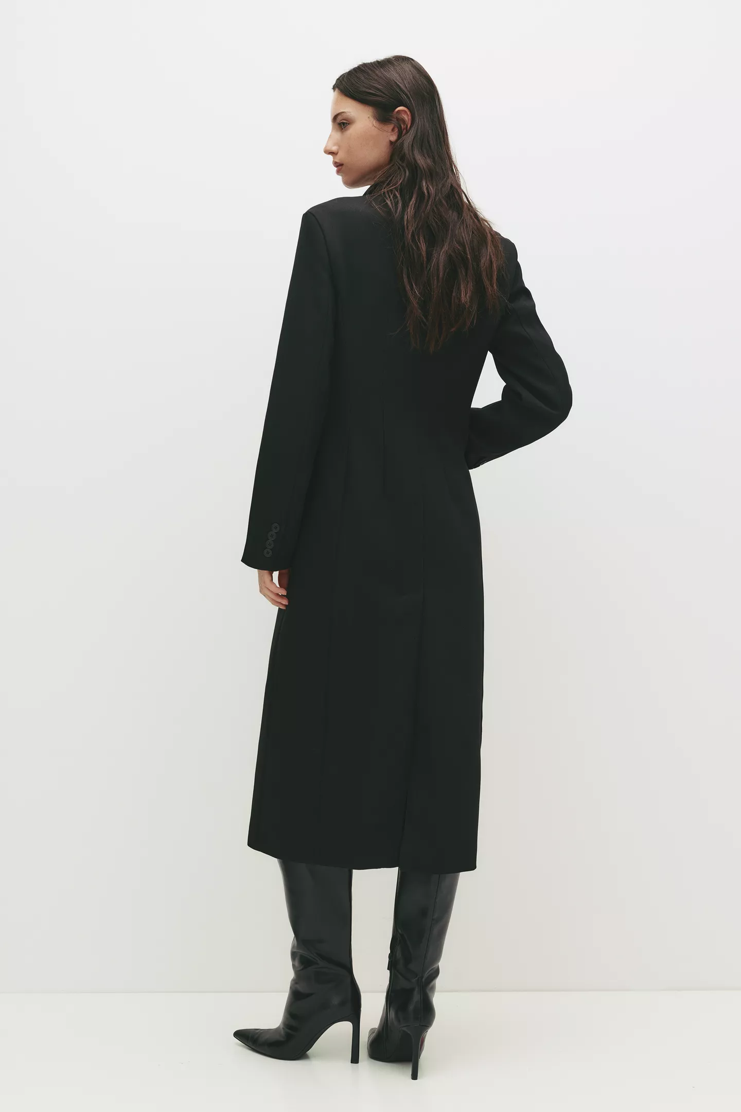 Long fitted cloth coat