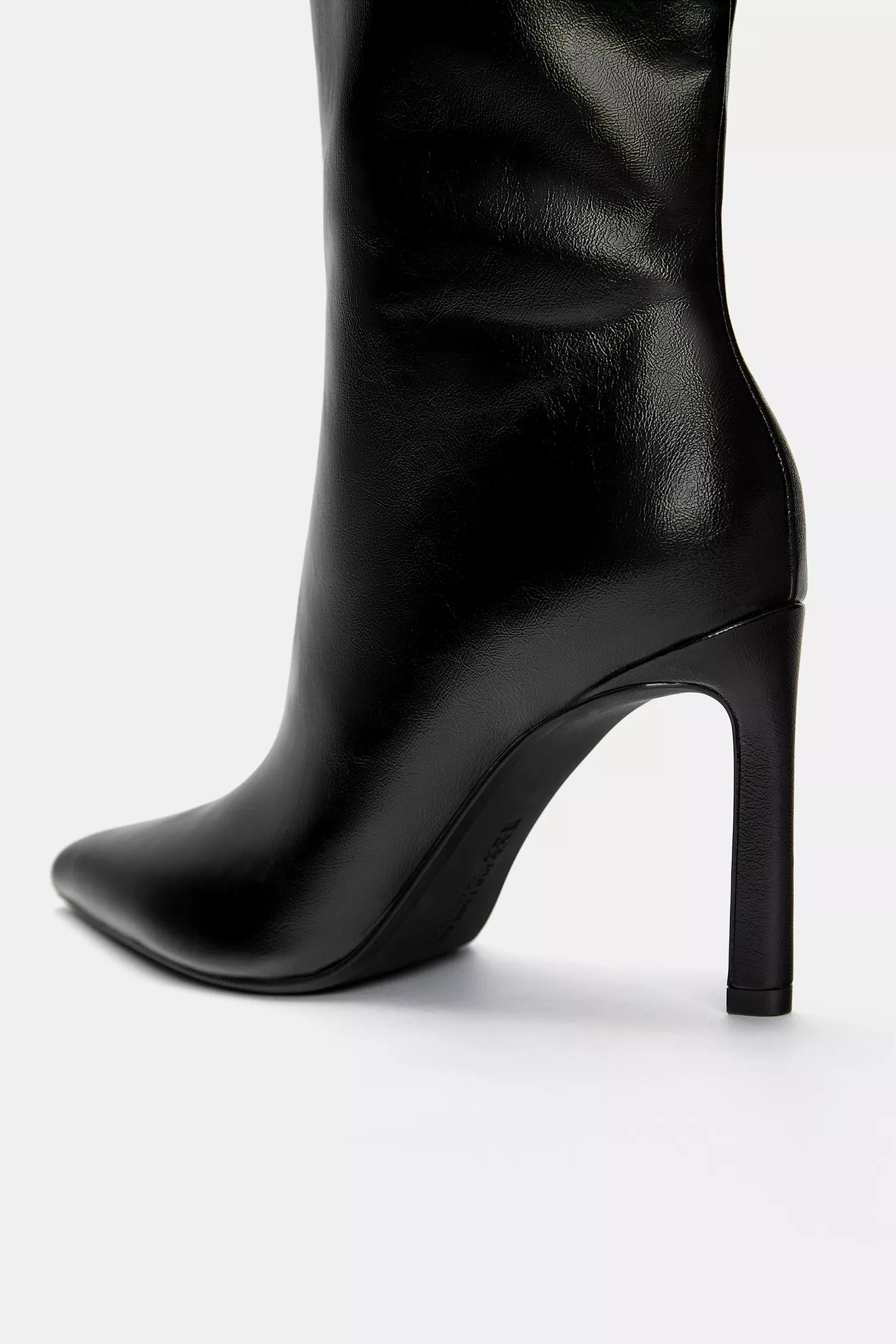 High-heel boots