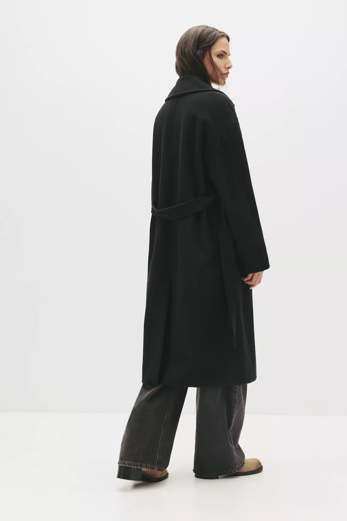 Long felt coat with belt