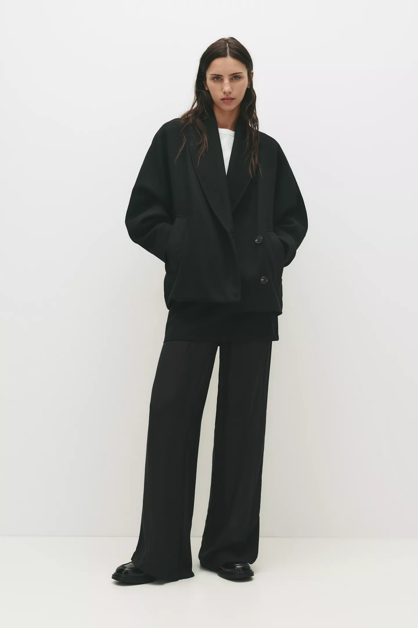 Short felt texture coat with voluminous sleeves