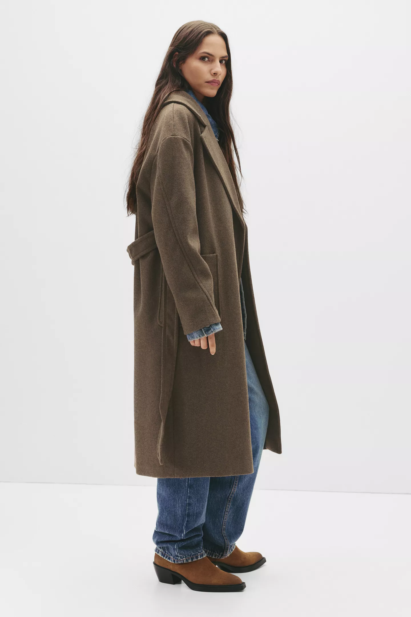 Long felt coat with belt