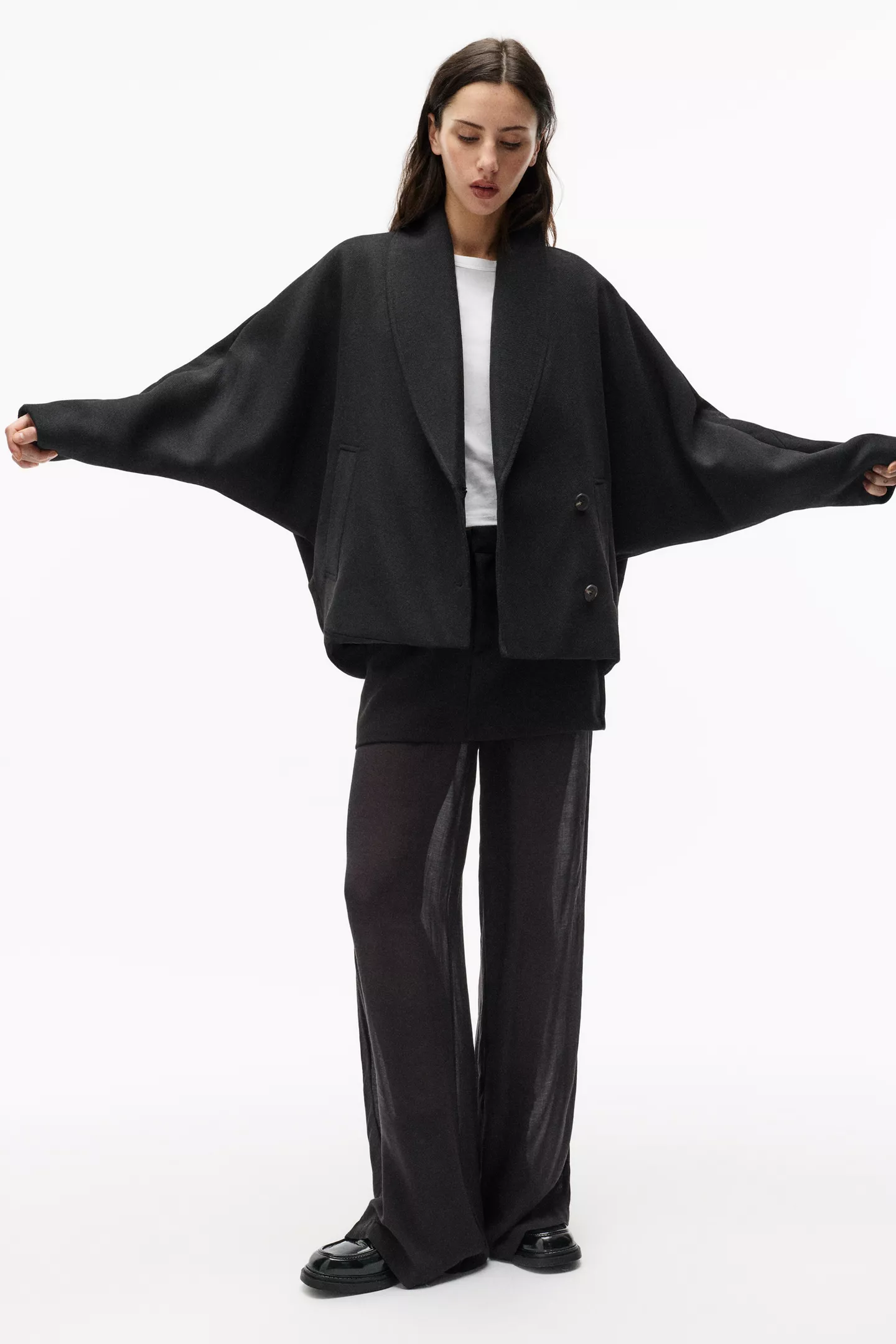 Short felt texture coat with voluminous sleeves