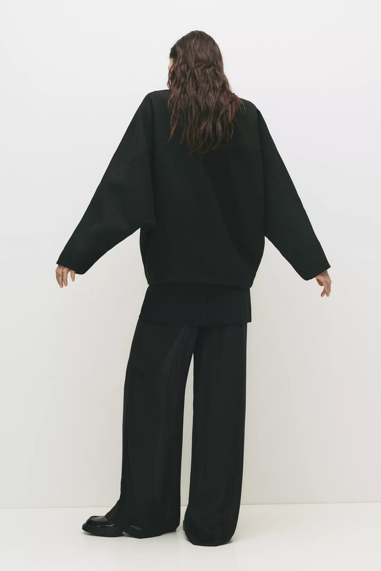 Short felt texture coat with voluminous sleeves