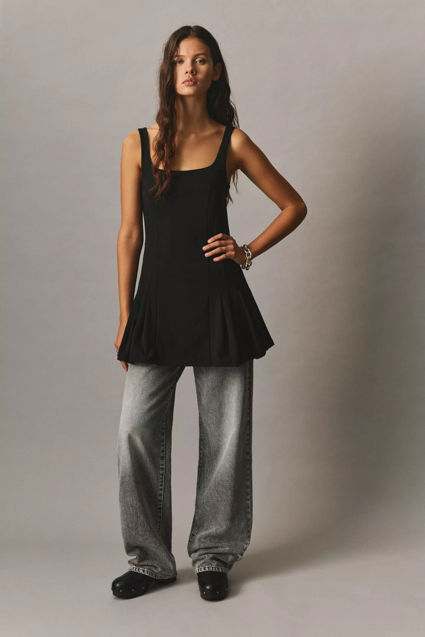 Short dress with box pleats