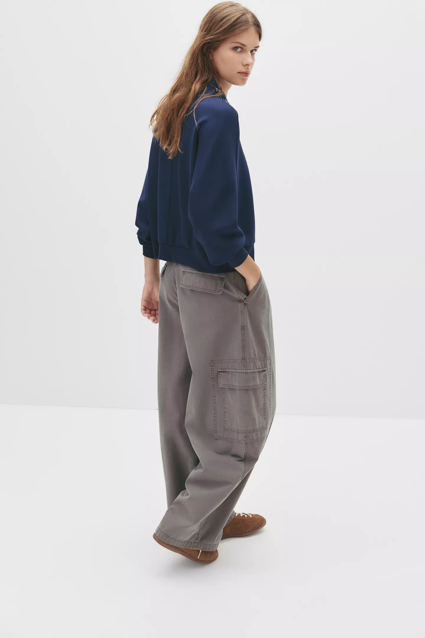 Plain round neck sweatshirt