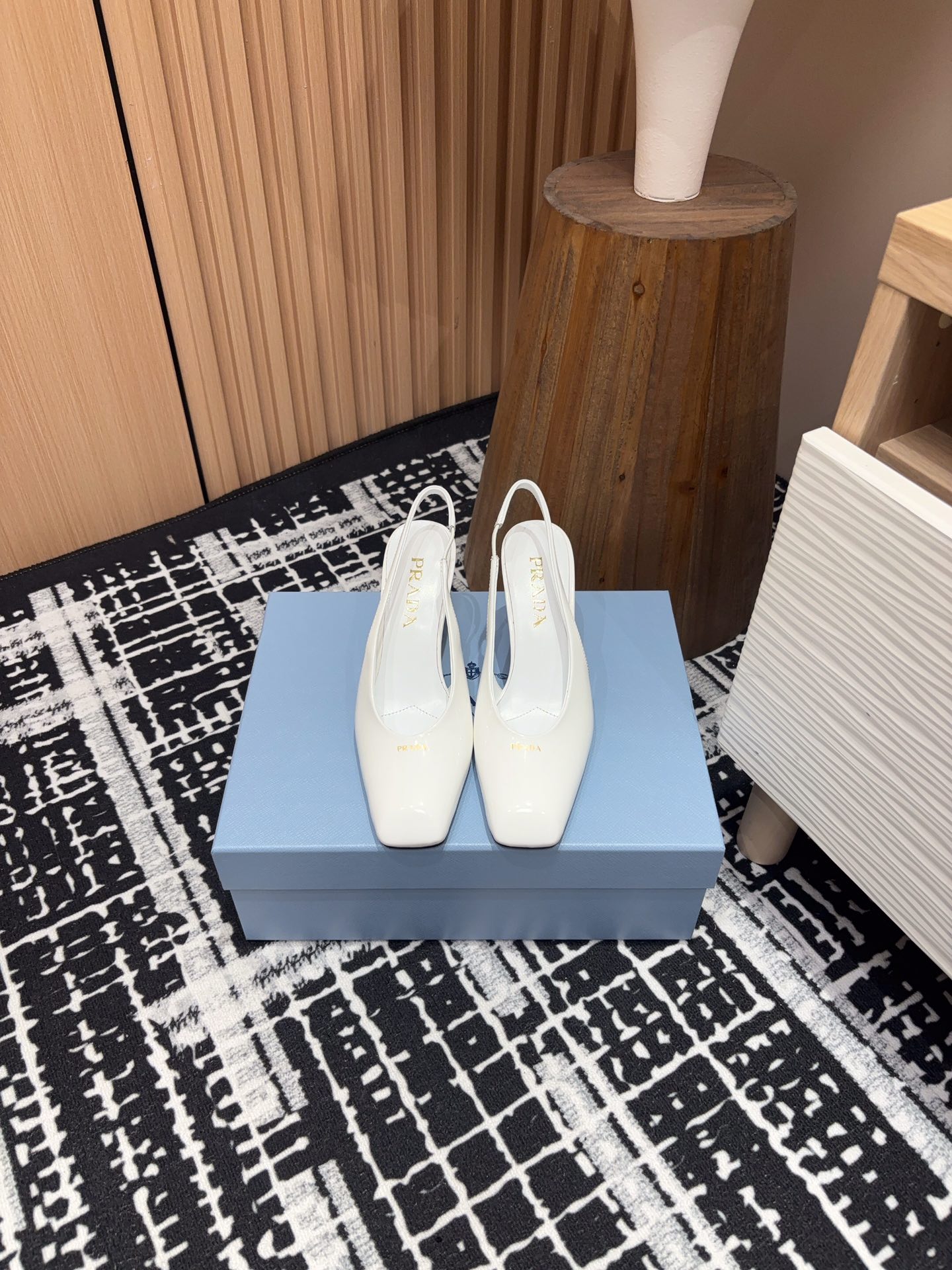 24Ss New Prada Chunky Heel Open-Back Sandals