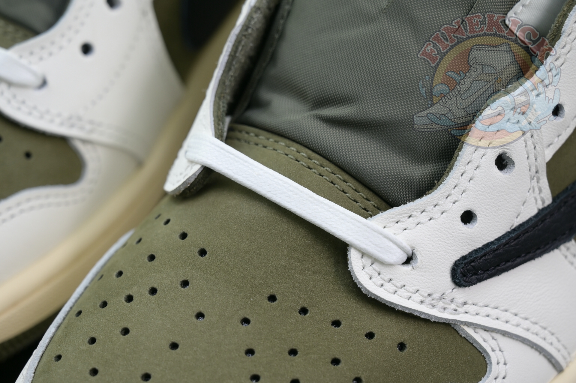 Low OG Medium Olive Sneakers