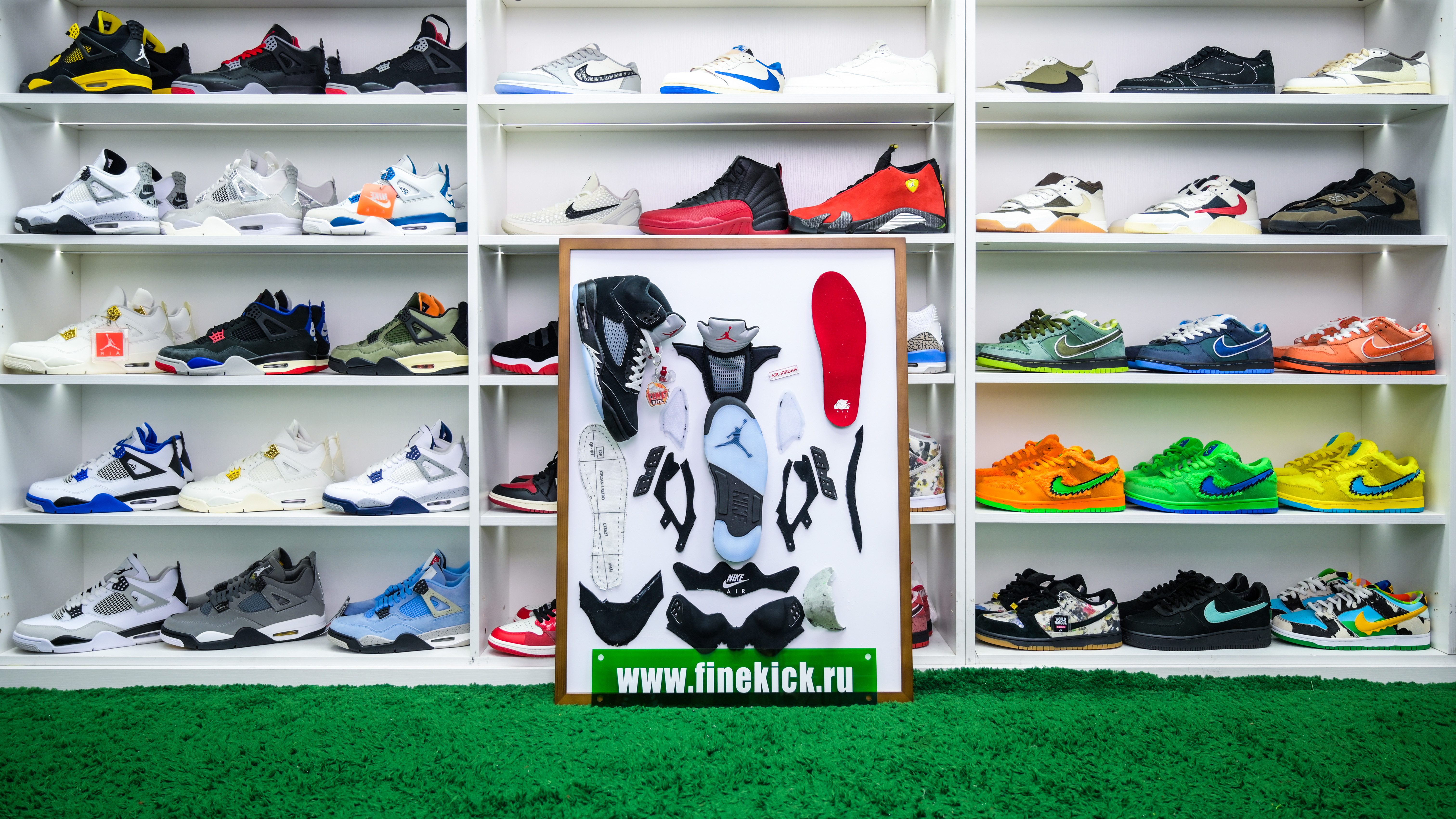 “BLACK METALLIC REIMAGINED”SNEAKERS