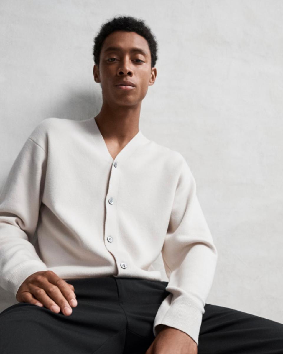 V-Neck Cardigan in Wool Bilen