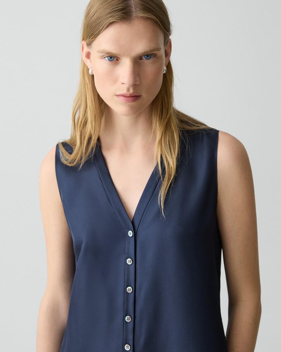 Sleeveless Button-Down Blouse in Mod Silk Twill