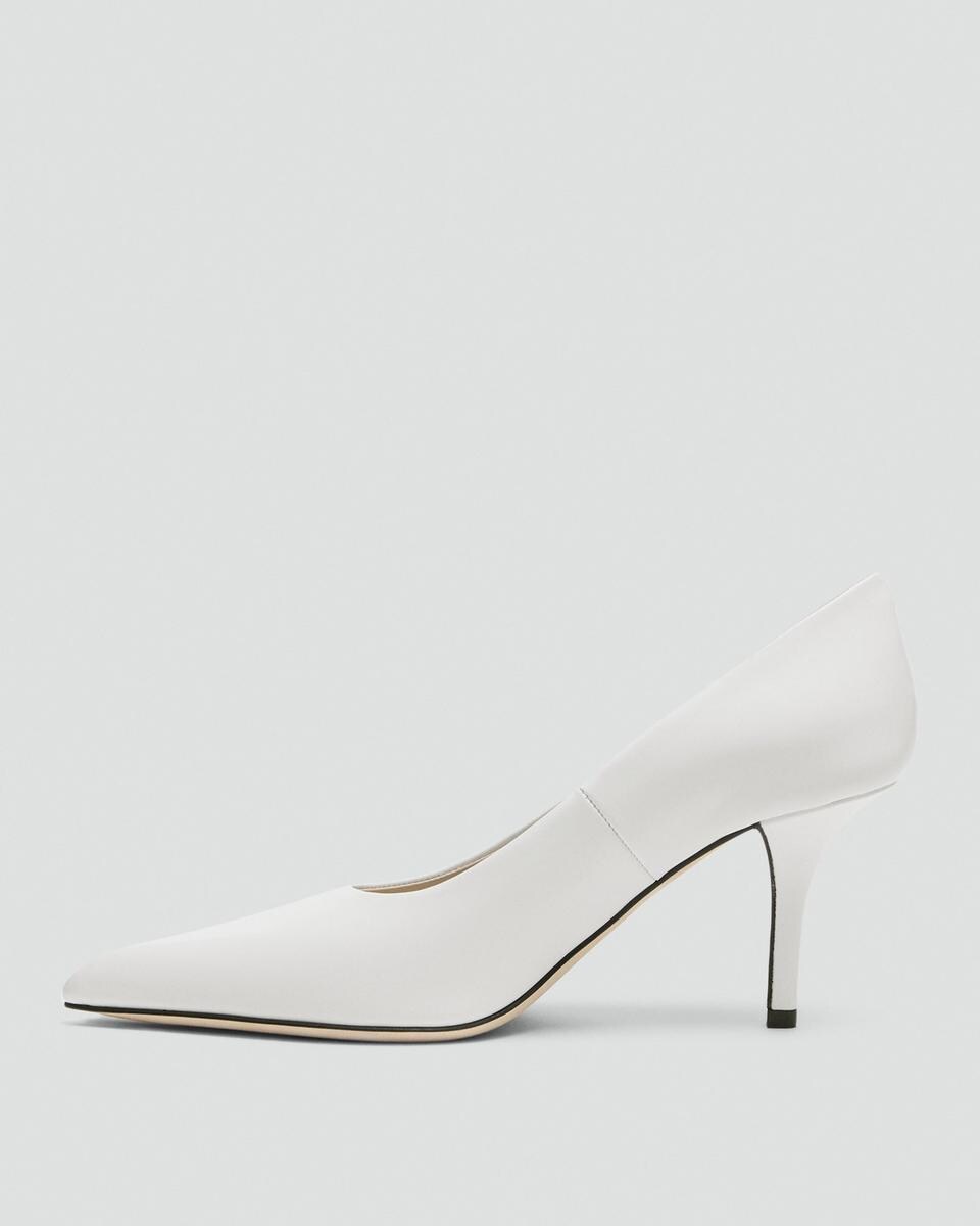 Pointed-Toe Pump in Leather