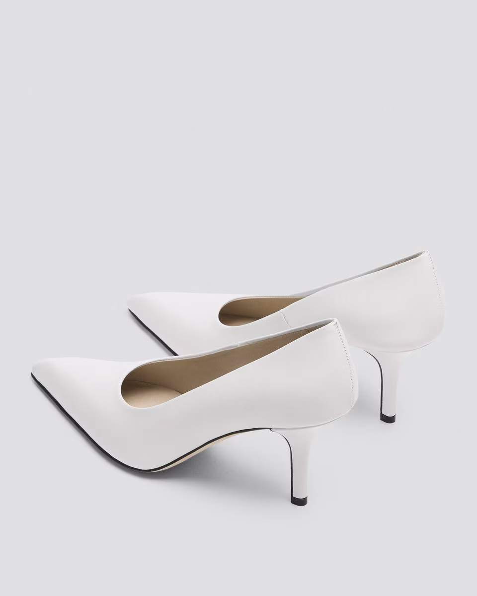 Pointed-Toe Pump in Leather