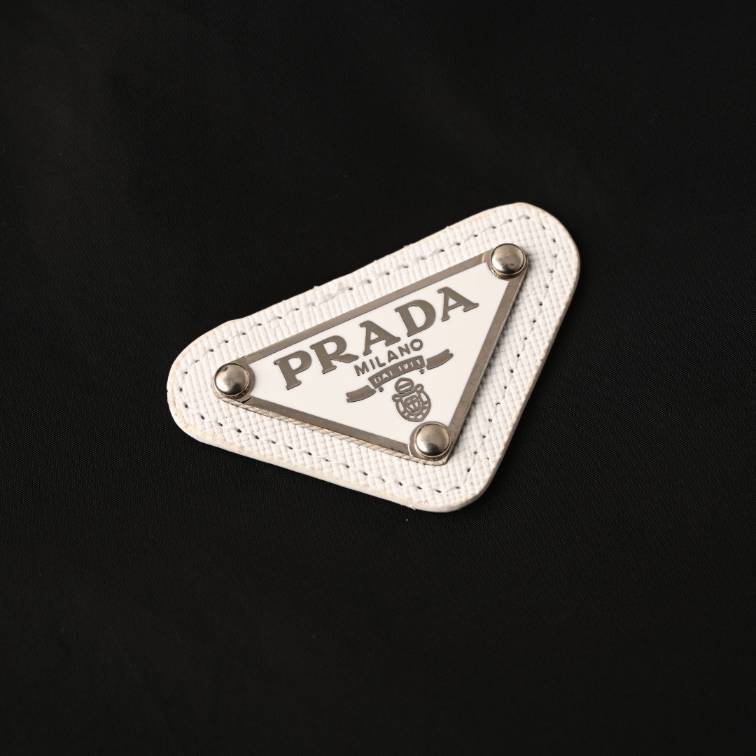 Recycled nylon white zippered hooded jacket