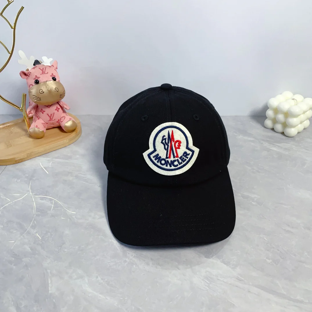 Stylish embroidered baseball cap