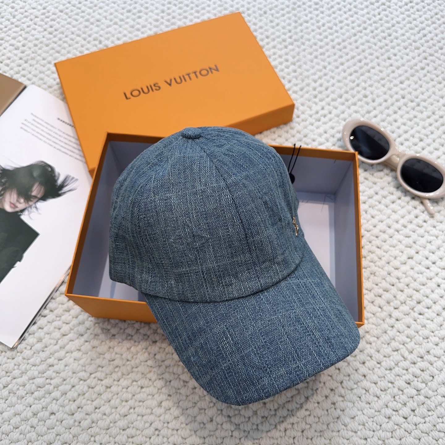 Metal emblem denim baseball cap