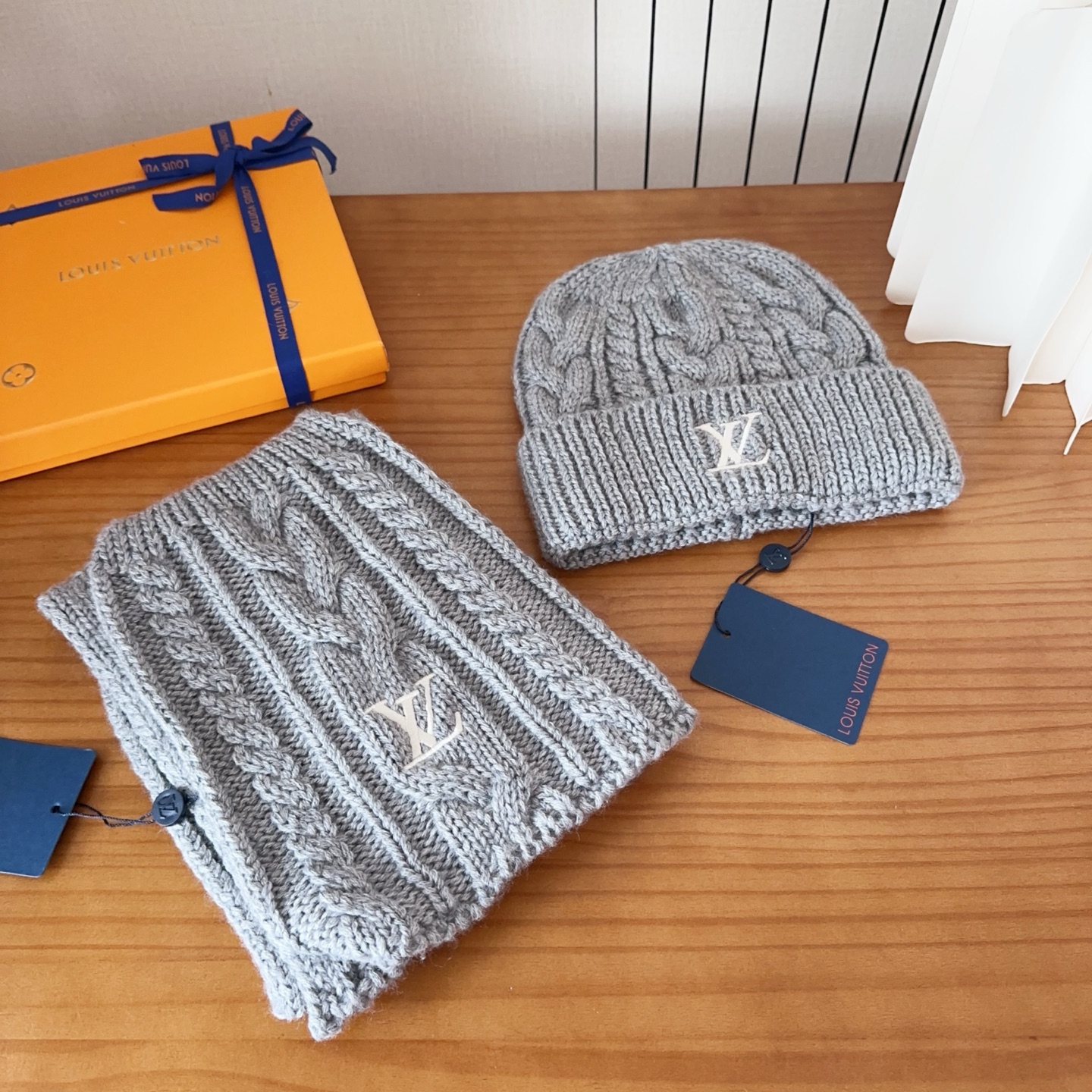 Embroidered knitted scarf and hat sett