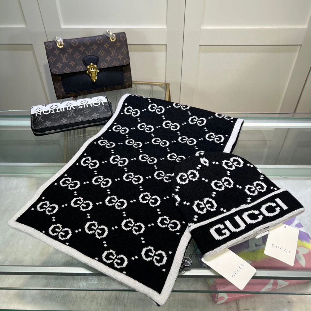 Jacquard wool knit scarf and hat set