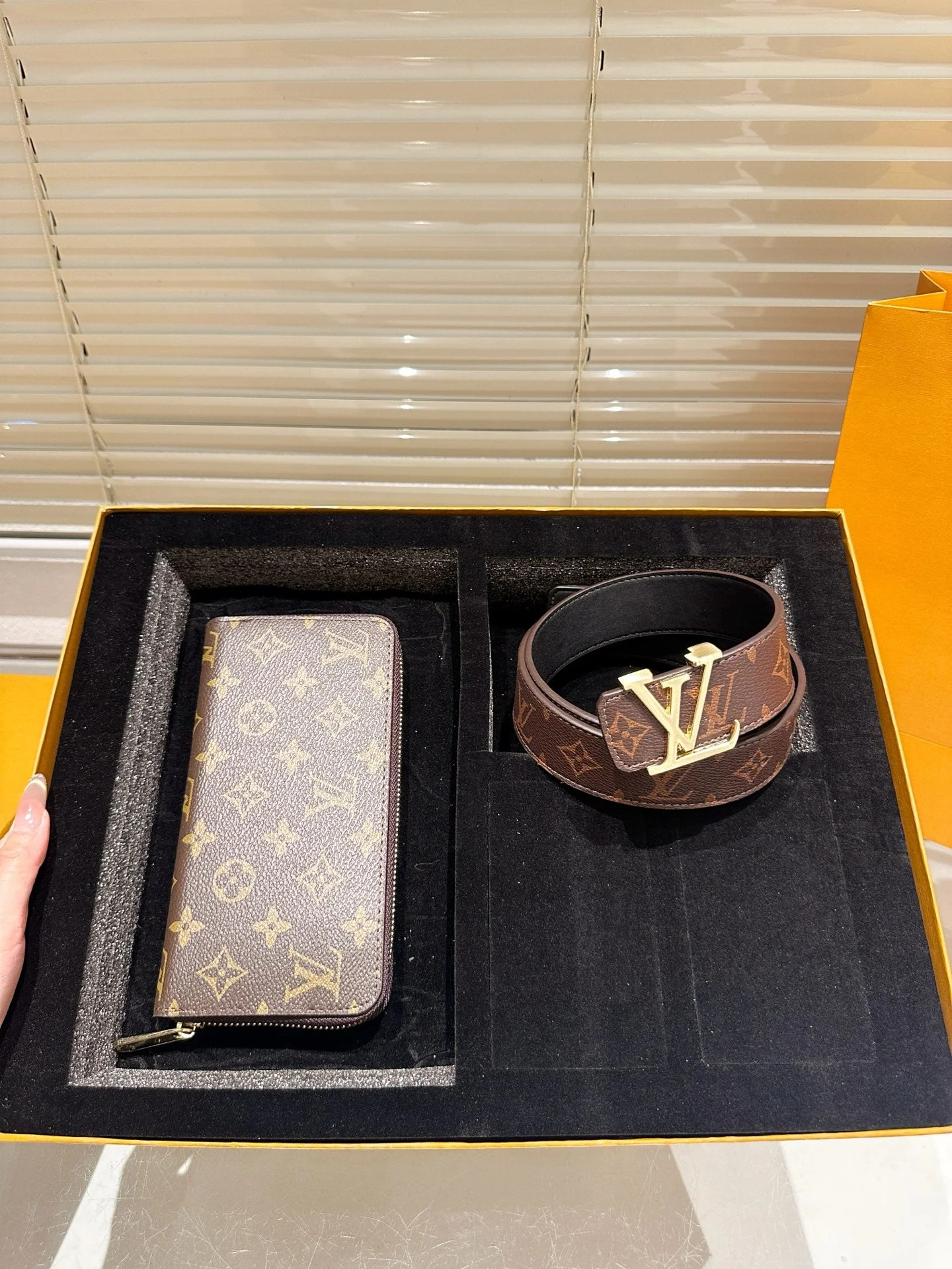 Fashion Men's Embossed Wallet + Belt Gift Box