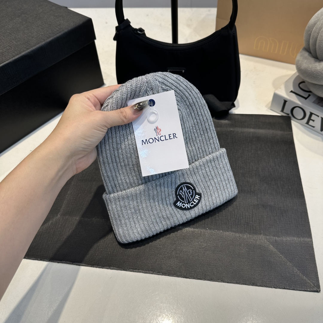 Stylish embroidered cashmere beanie