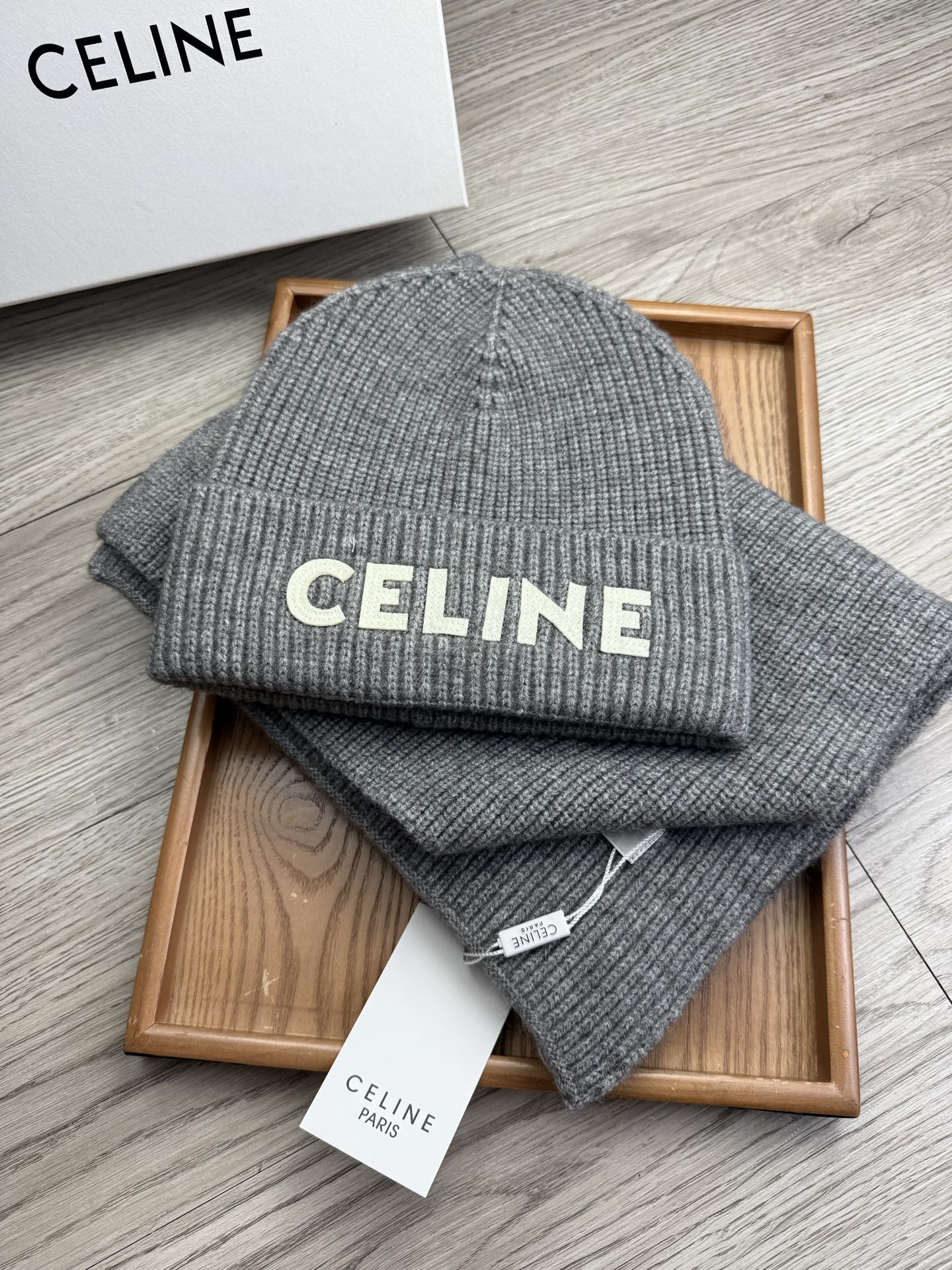 Leather logo knitted scarf and hat set