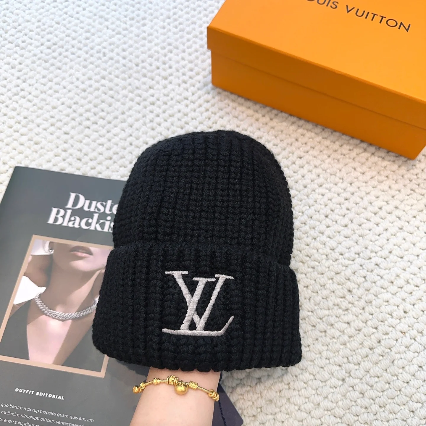 Stylish embroidered letter knitted hat