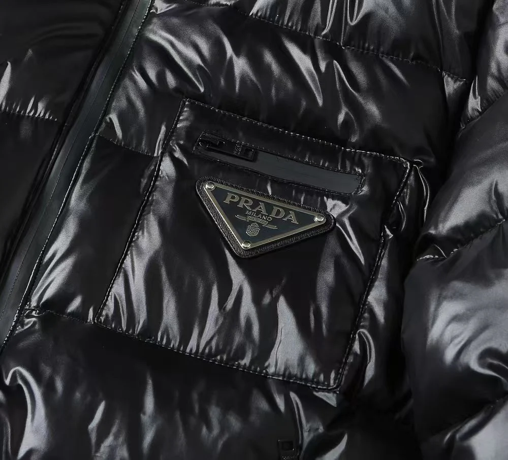 Pocket hooded down jacket