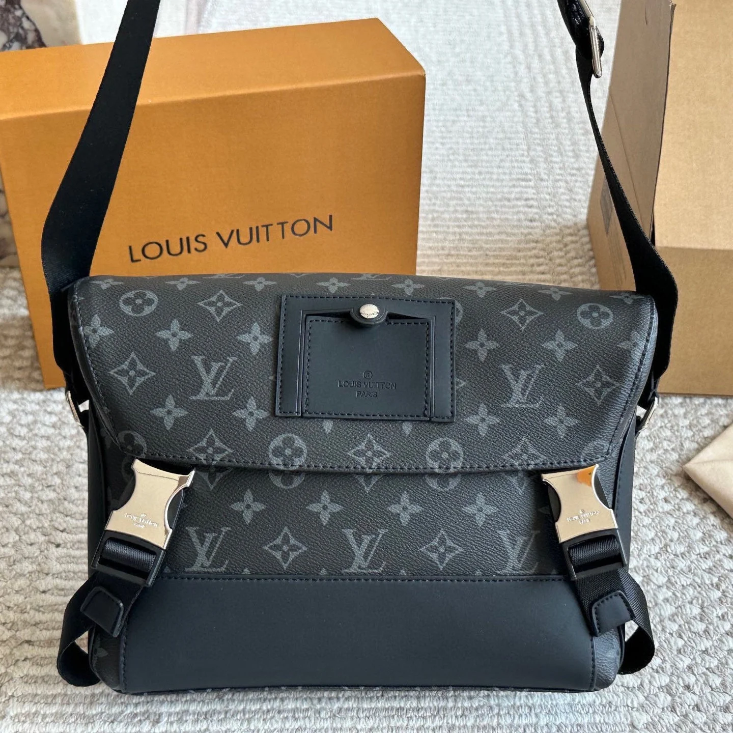 Men's Classic Checkerboard Messenger Bag