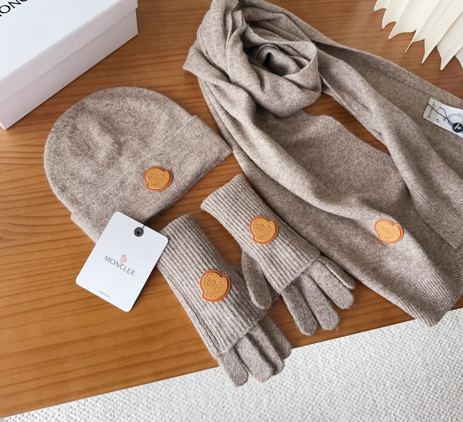Leather label knitted scarf hat gloves set