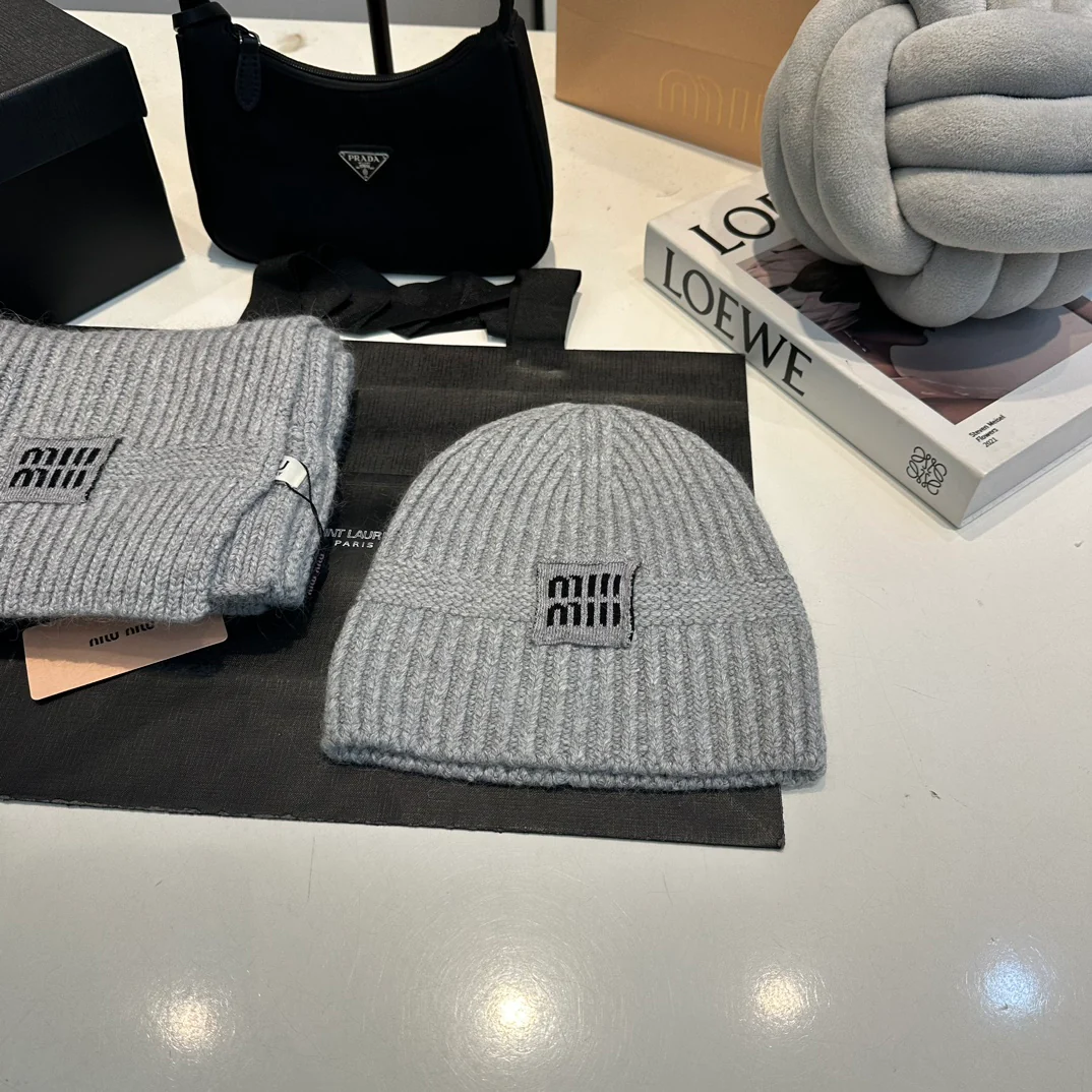 Jacquard knit scarf and hat set