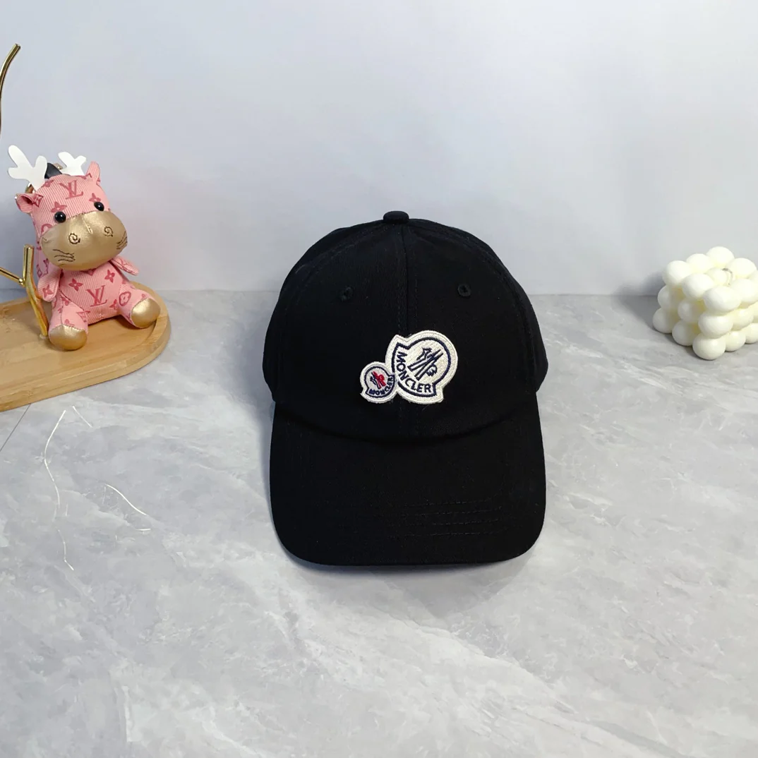 Stylish embroidered baseball cap