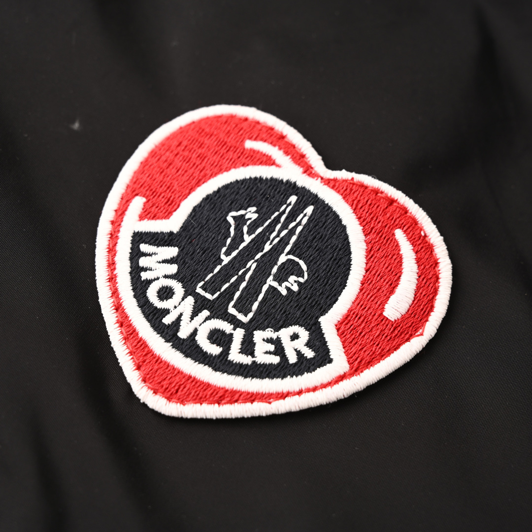 Embroidered heart-shaped hooded jacket