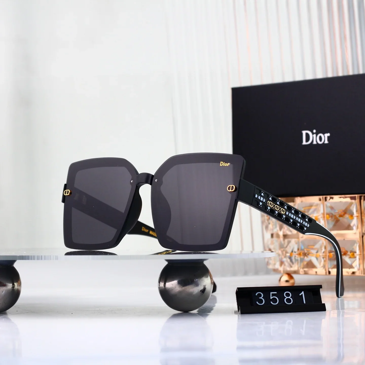 Full frame square sunglasses