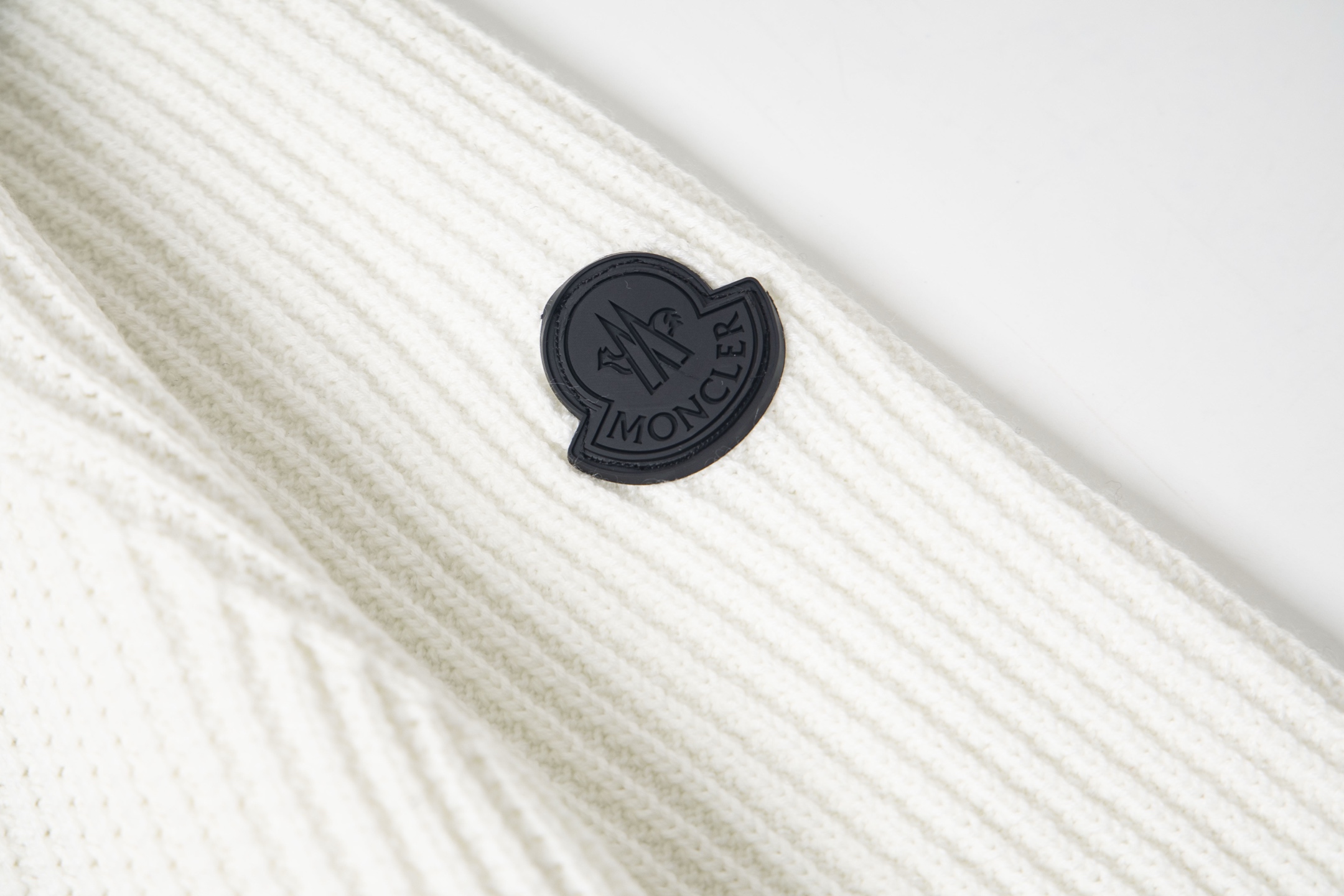 Vertical stripe textured wool knitted sweater